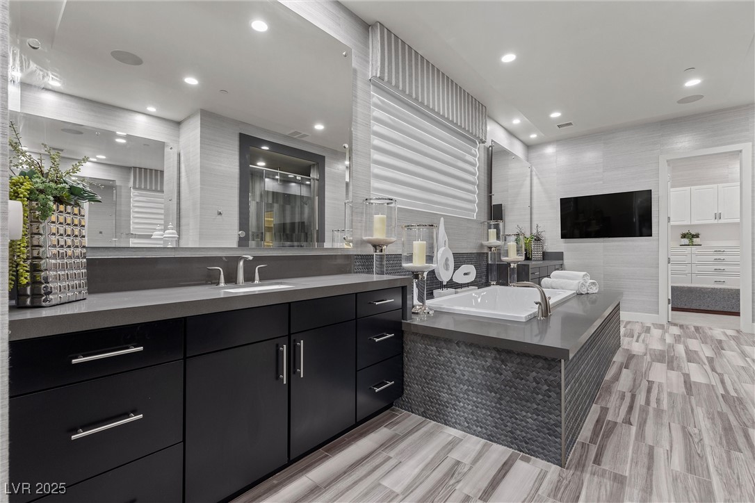 64 Bella Lago Avenue