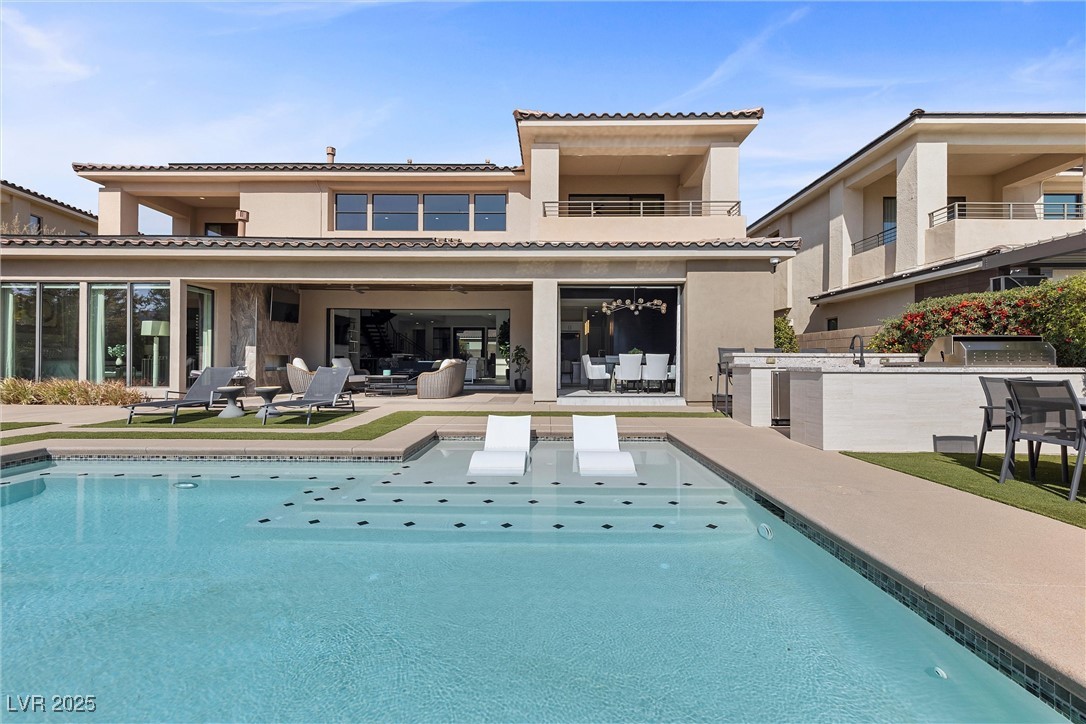 64 Bella Lago Avenue