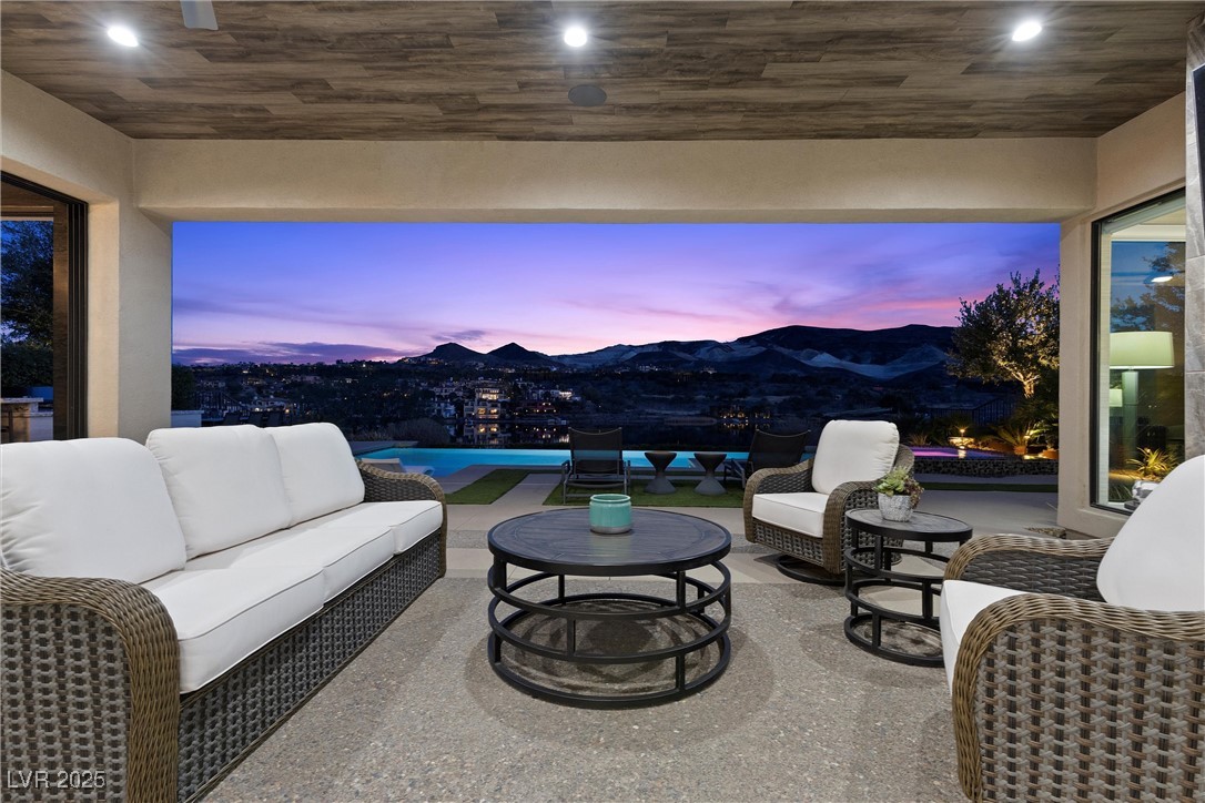 64 Bella Lago Avenue