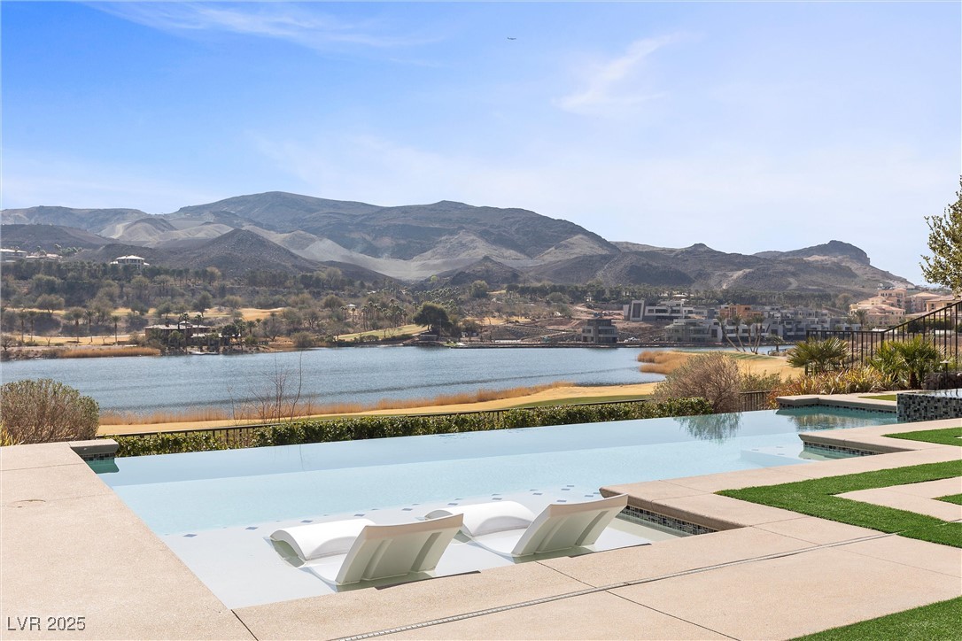 64 Bella Lago Avenue