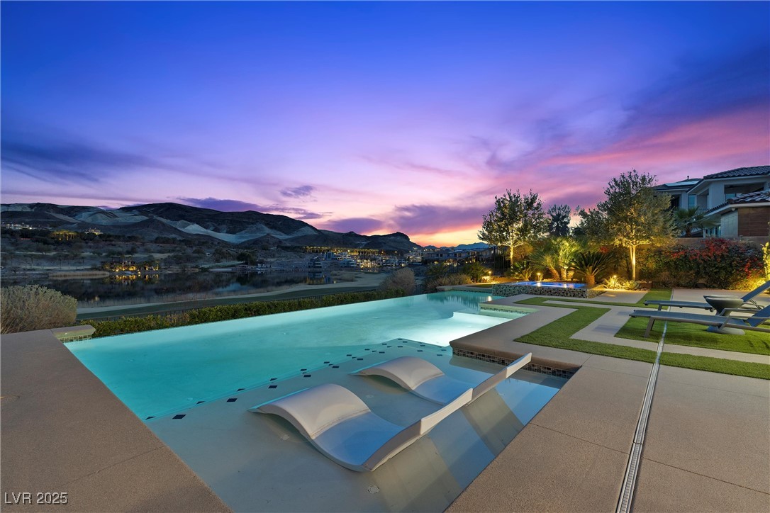 64 Bella Lago Avenue