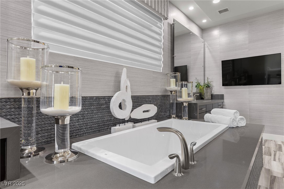 64 Bella Lago Avenue