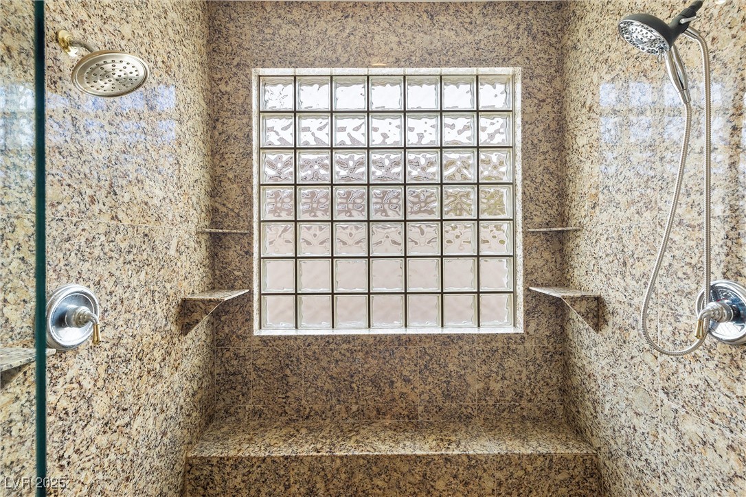 37 Avenida Fiori