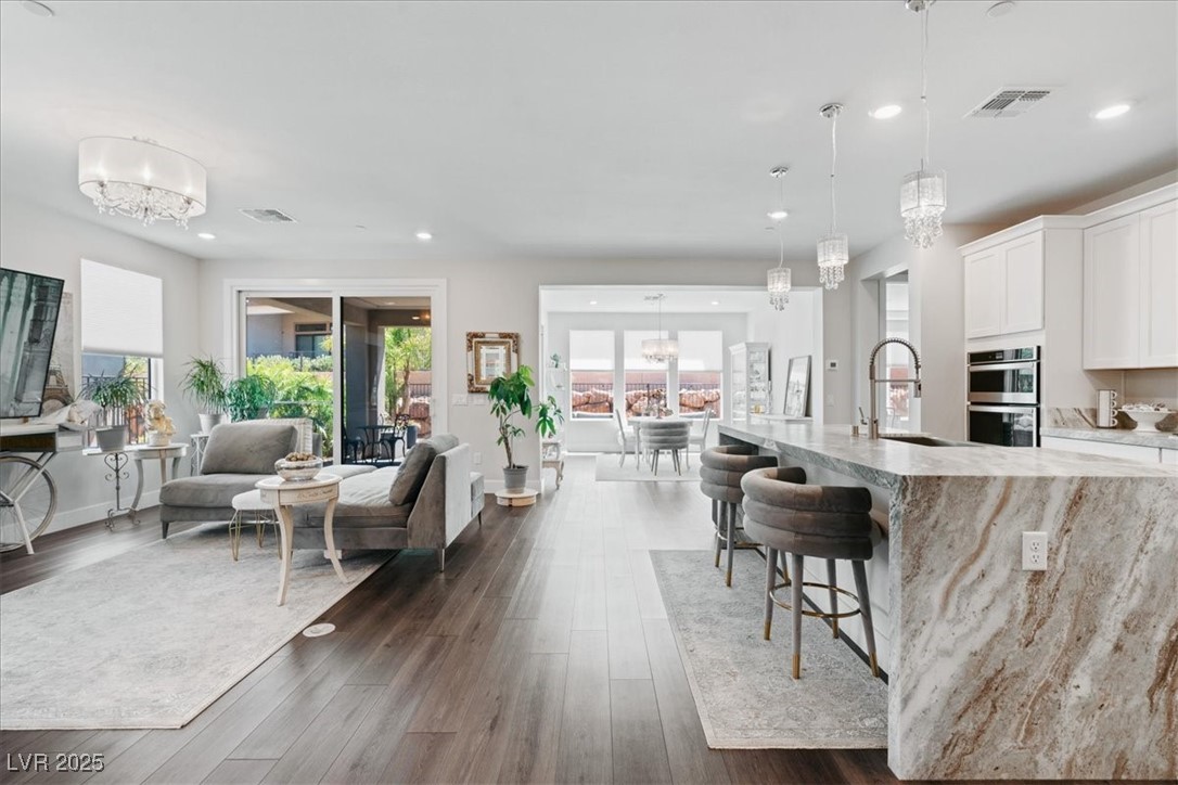 64 Lake Oasis Street