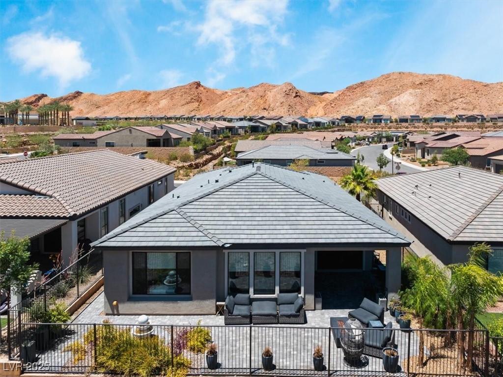 64 Lake Oasis Street