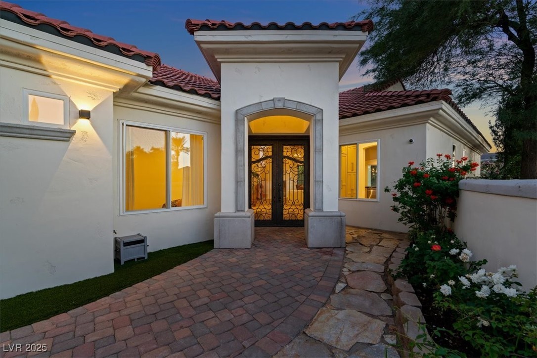 9 Via Paradiso Street