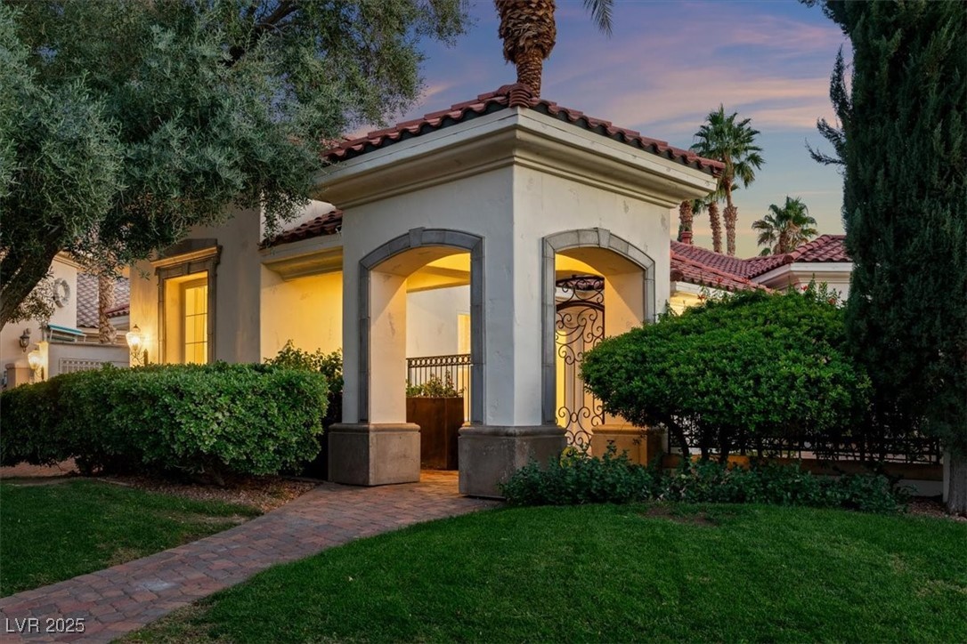 9 Via Paradiso Street