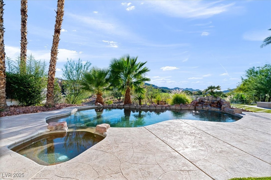 9 Via Paradiso Street