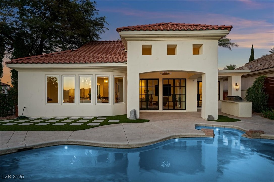 9 Via Paradiso Street