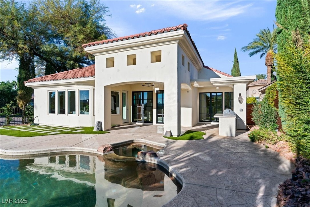 9 Via Paradiso Street