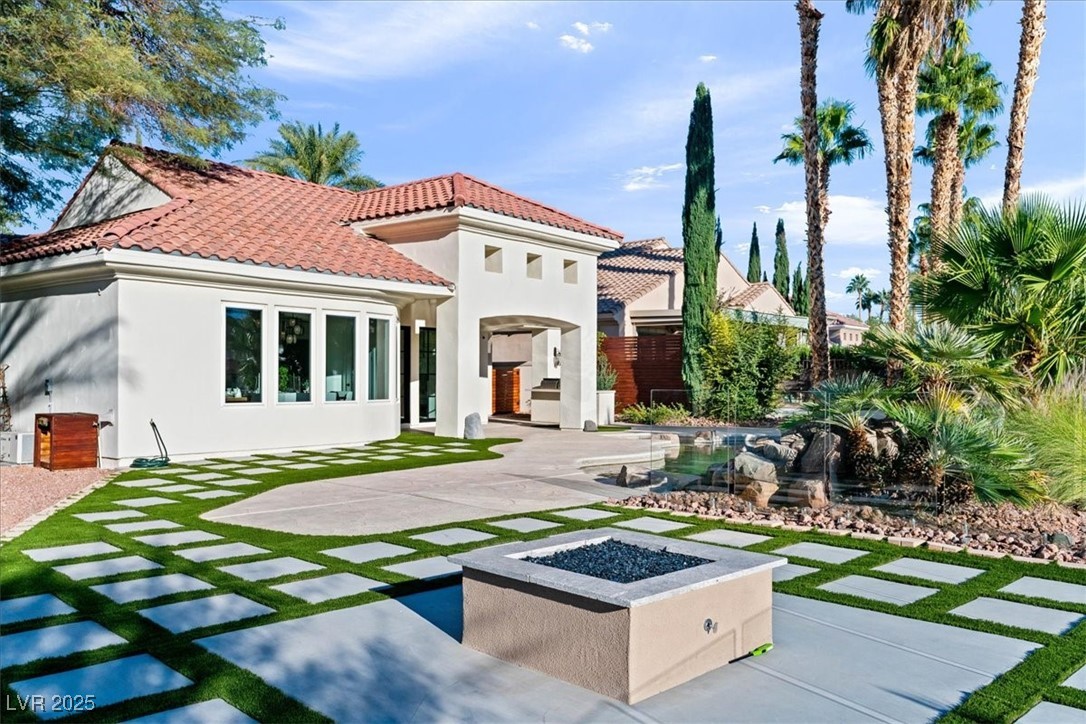 9 Via Paradiso Street