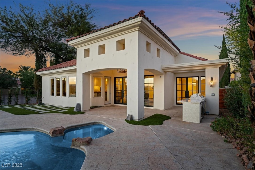 9 Via Paradiso Street