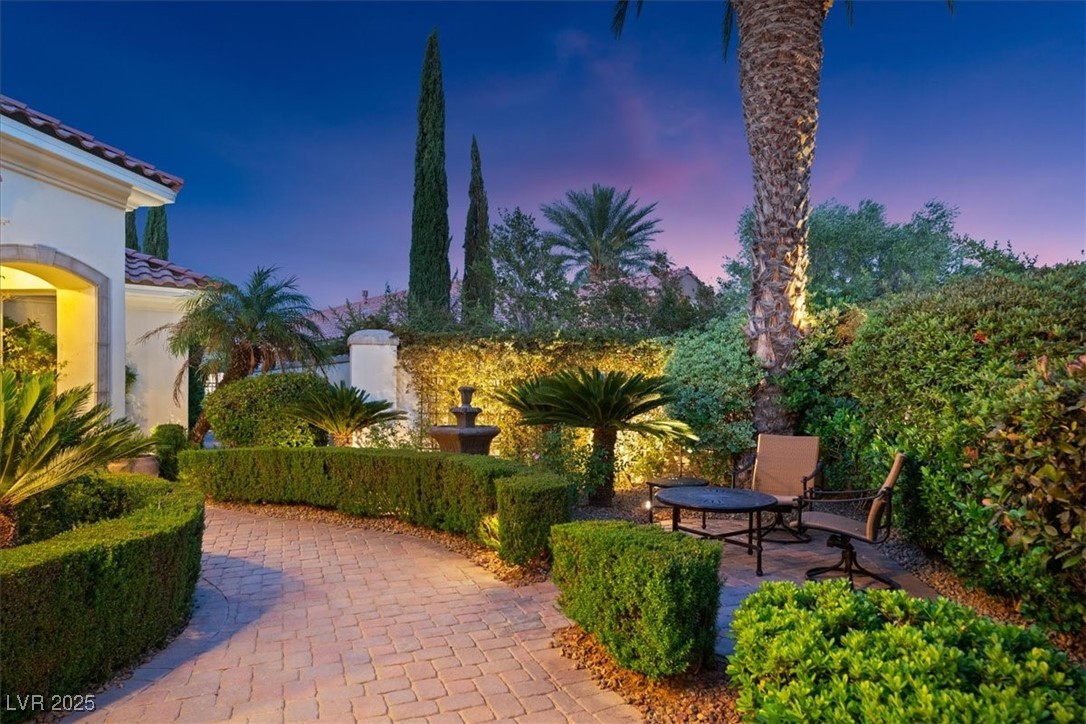 20 Via Paradiso Street