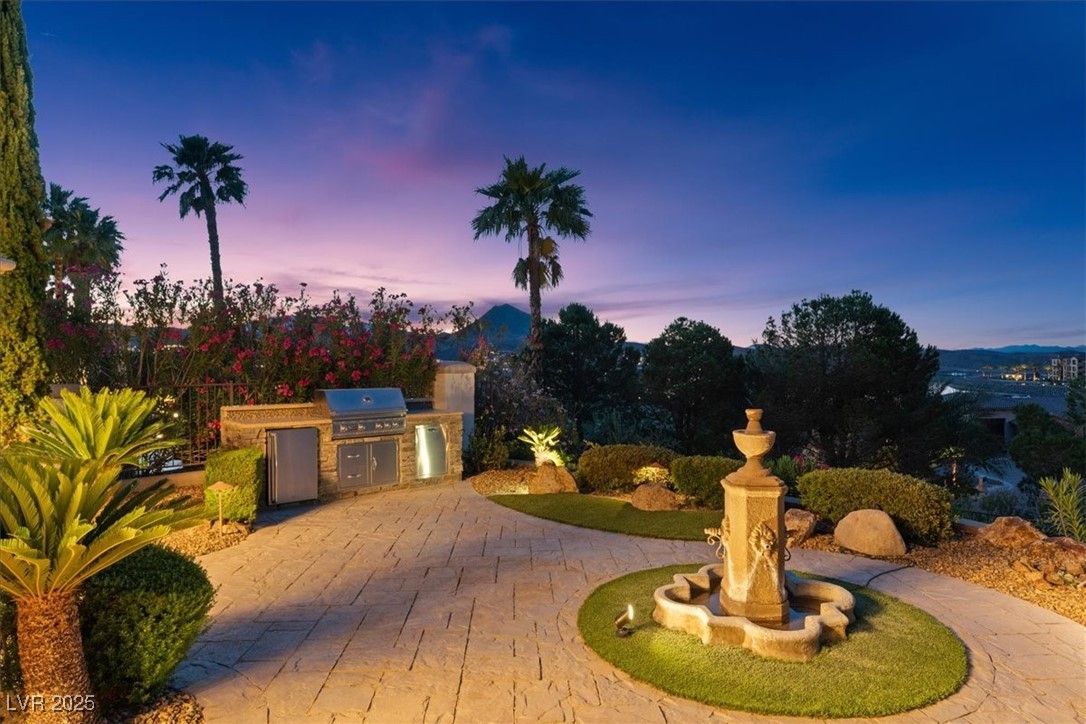 20 Via Paradiso Street