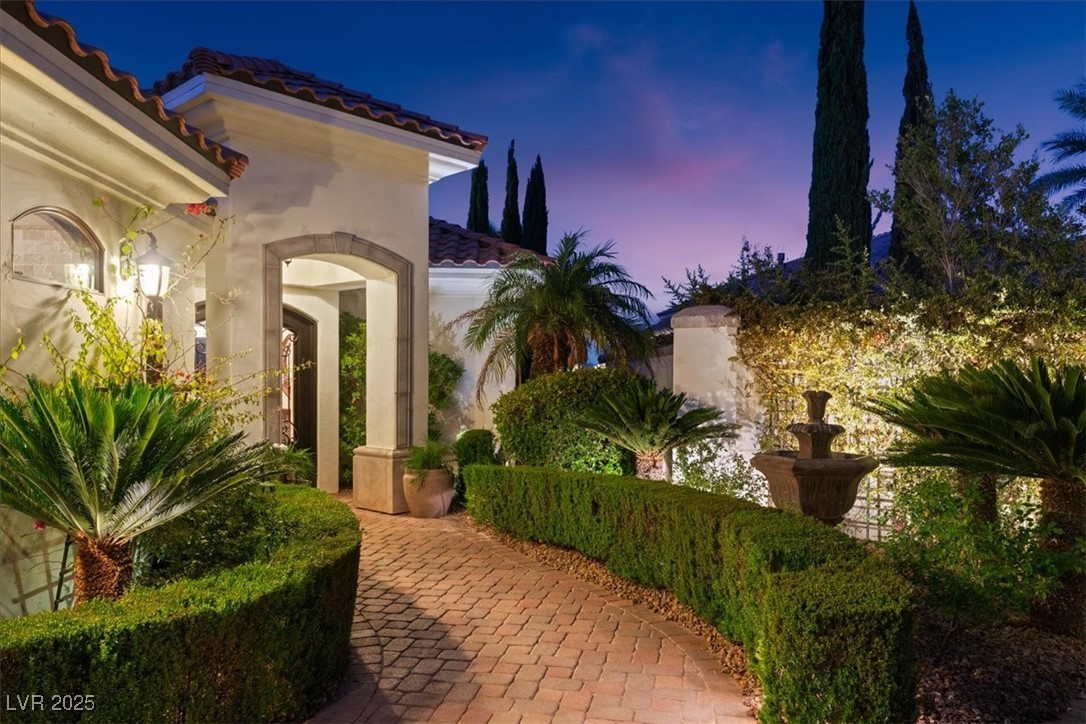 20 Via Paradiso Street