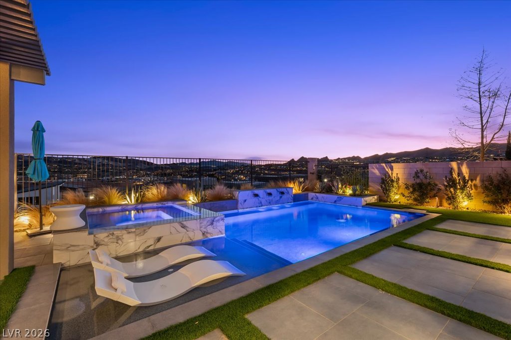 387 Faro Di Portofino Court