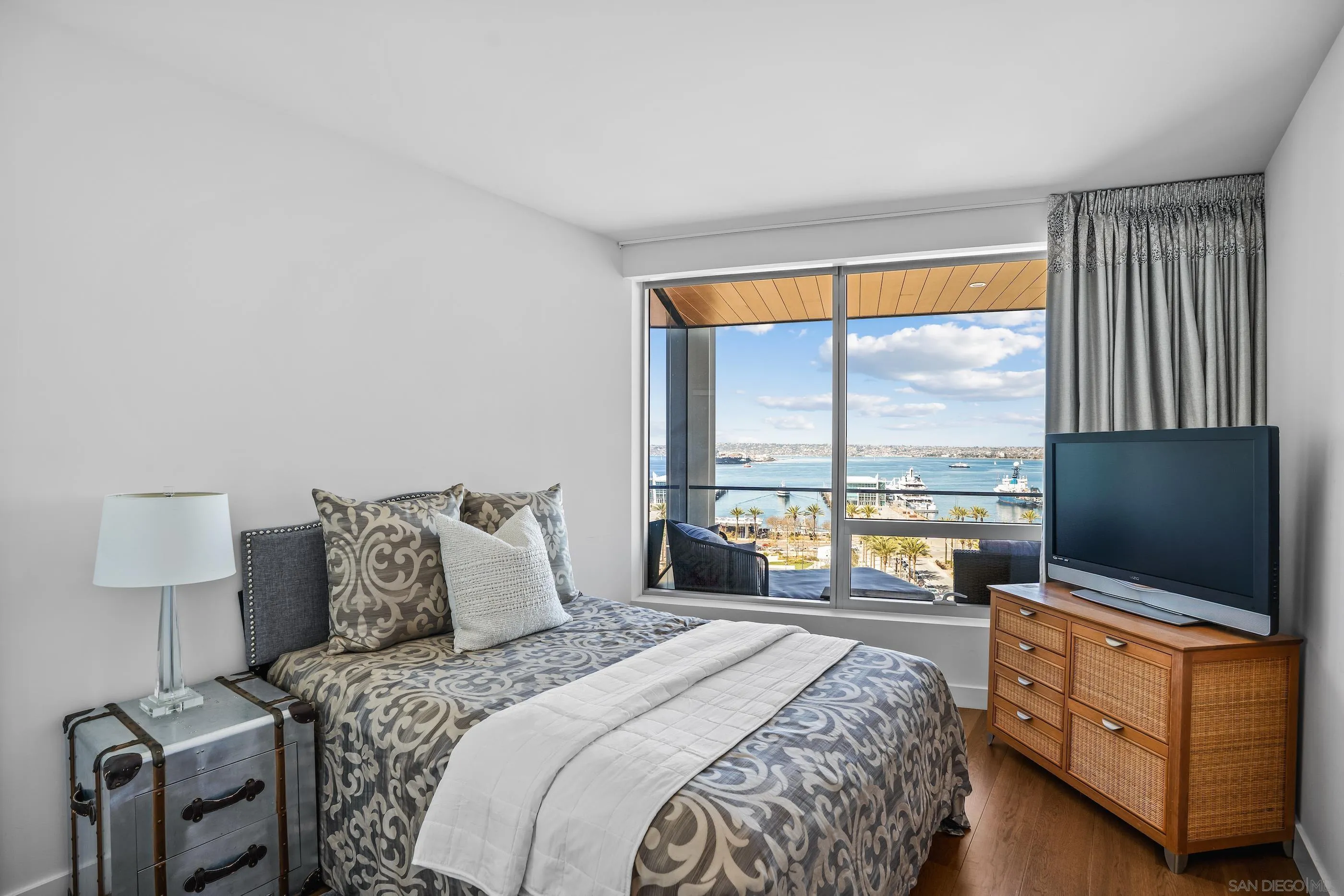 888 W E Street # 1101