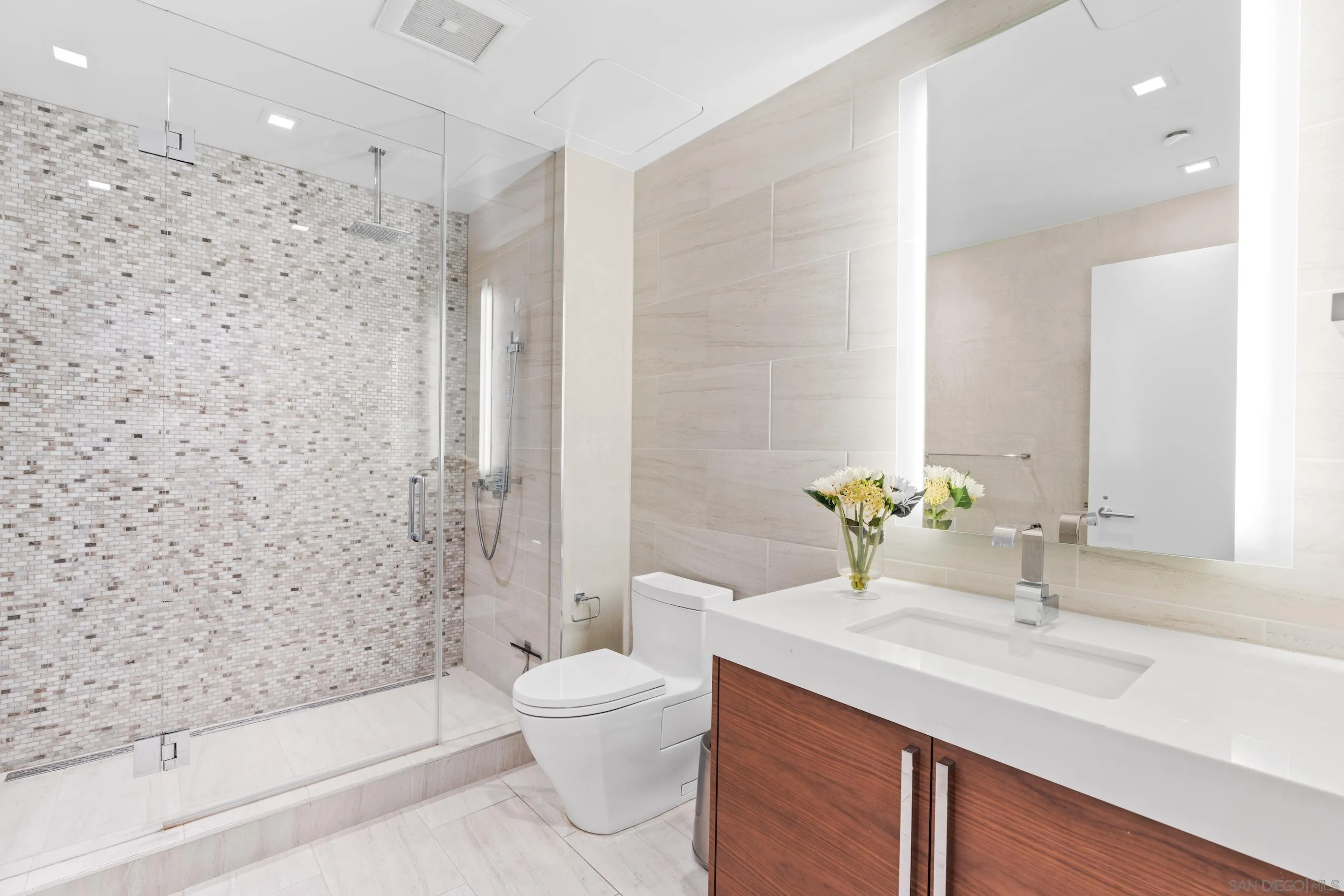 888 W E Street Unit 1106