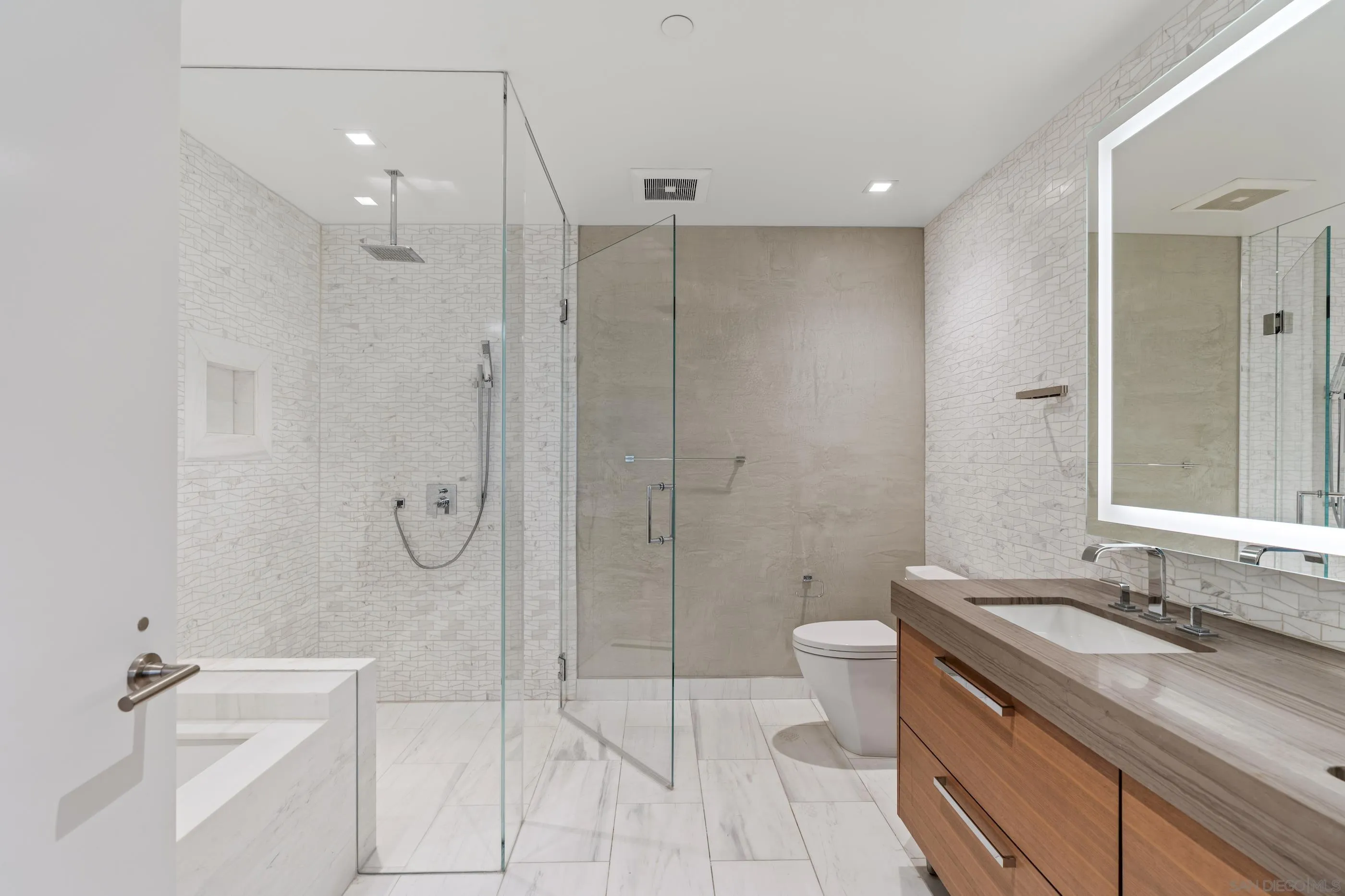 888 W E Street Unit 1106