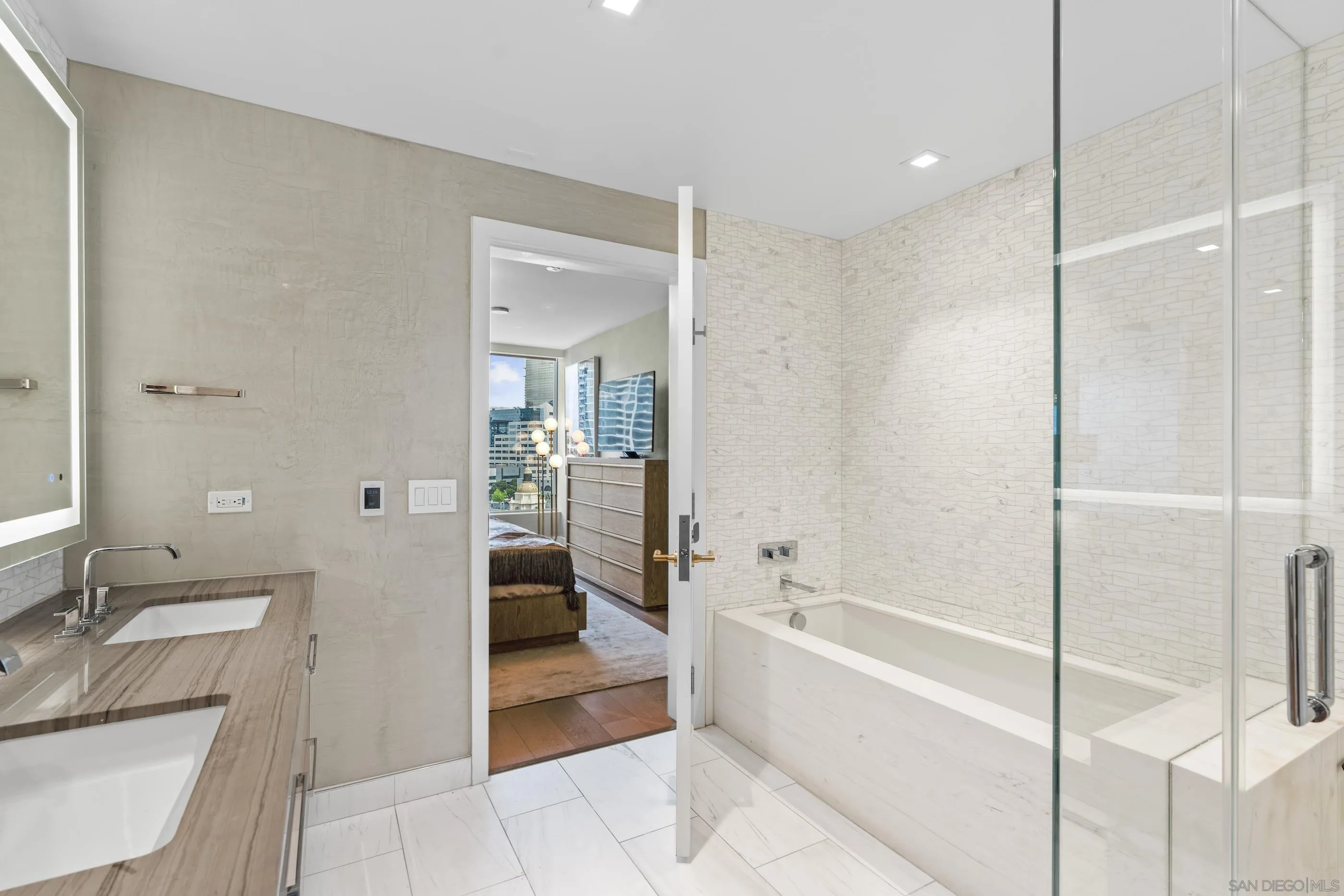 888 W E Street Unit 1106