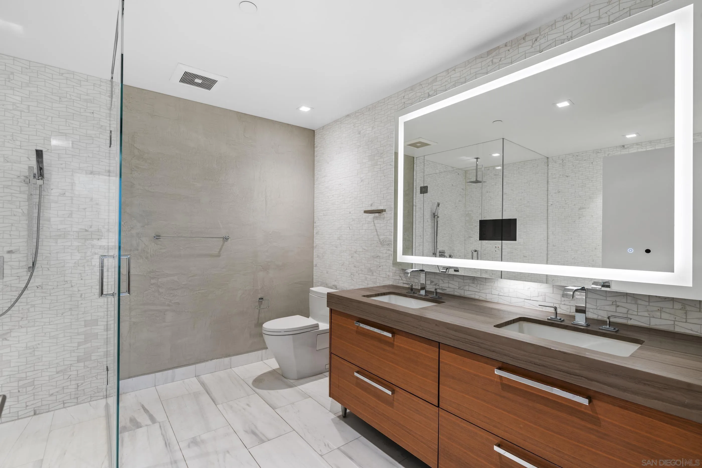 888 W E Street Unit 1106