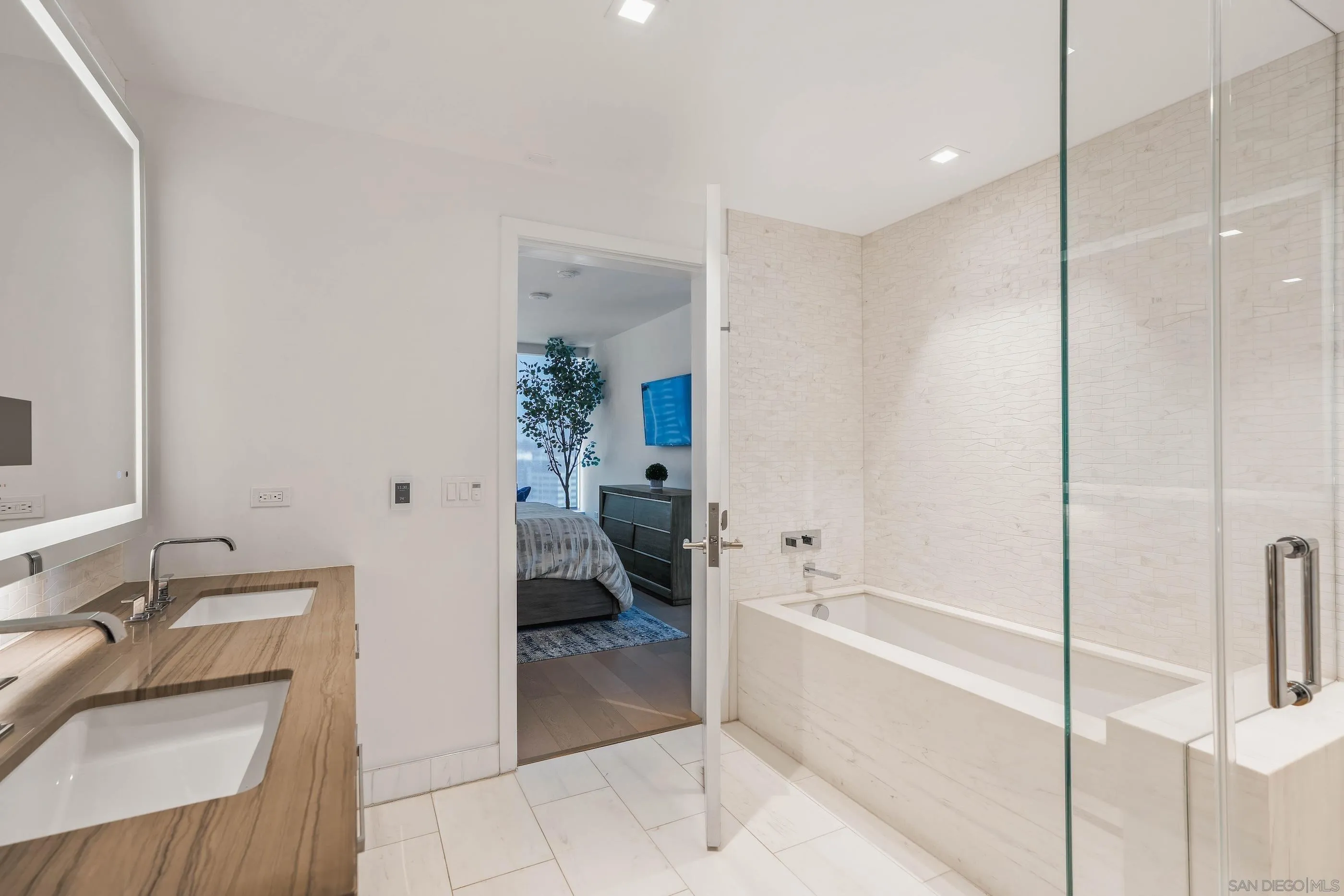 888 W E Street Unit 2206