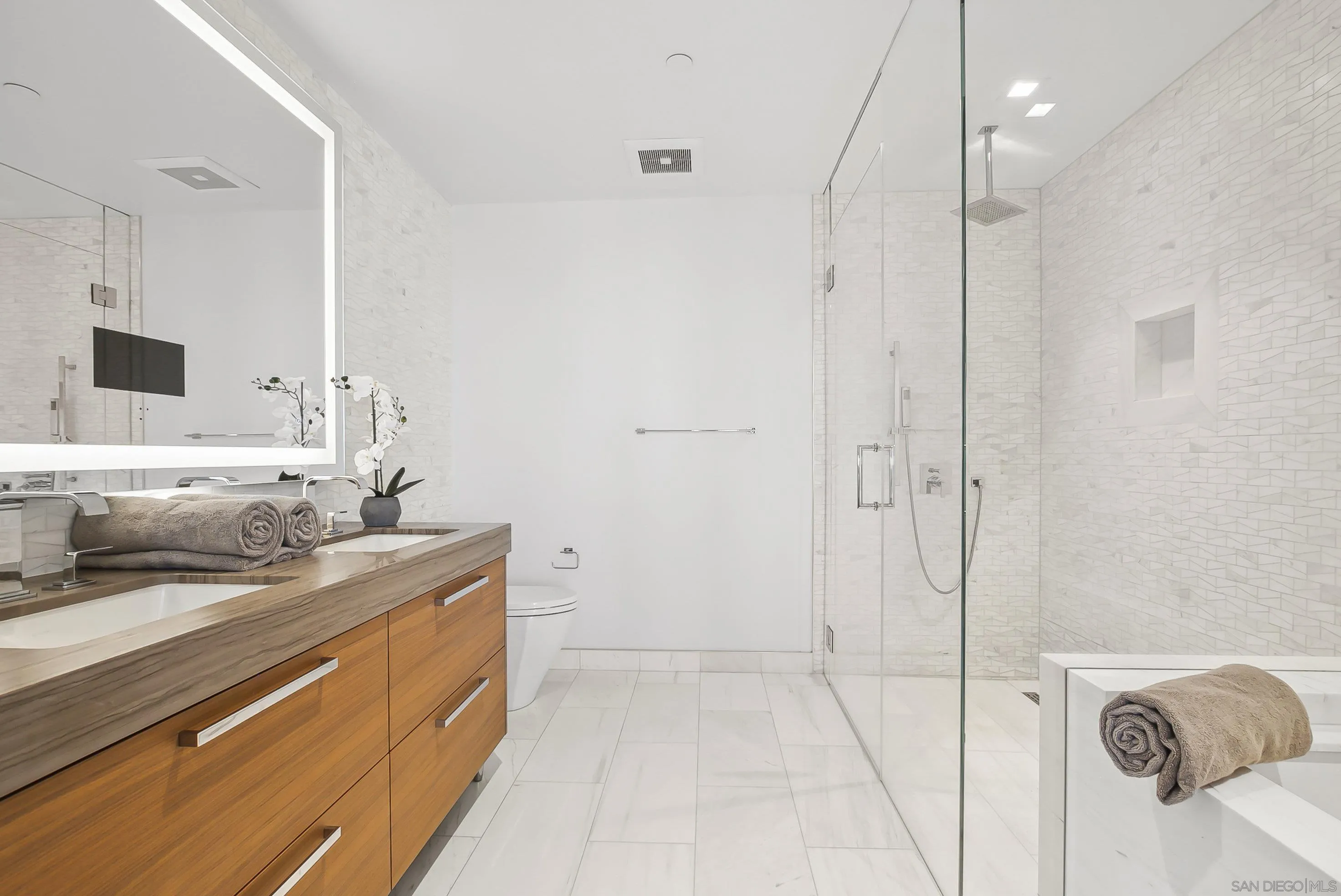 888 W E Street Unit 902