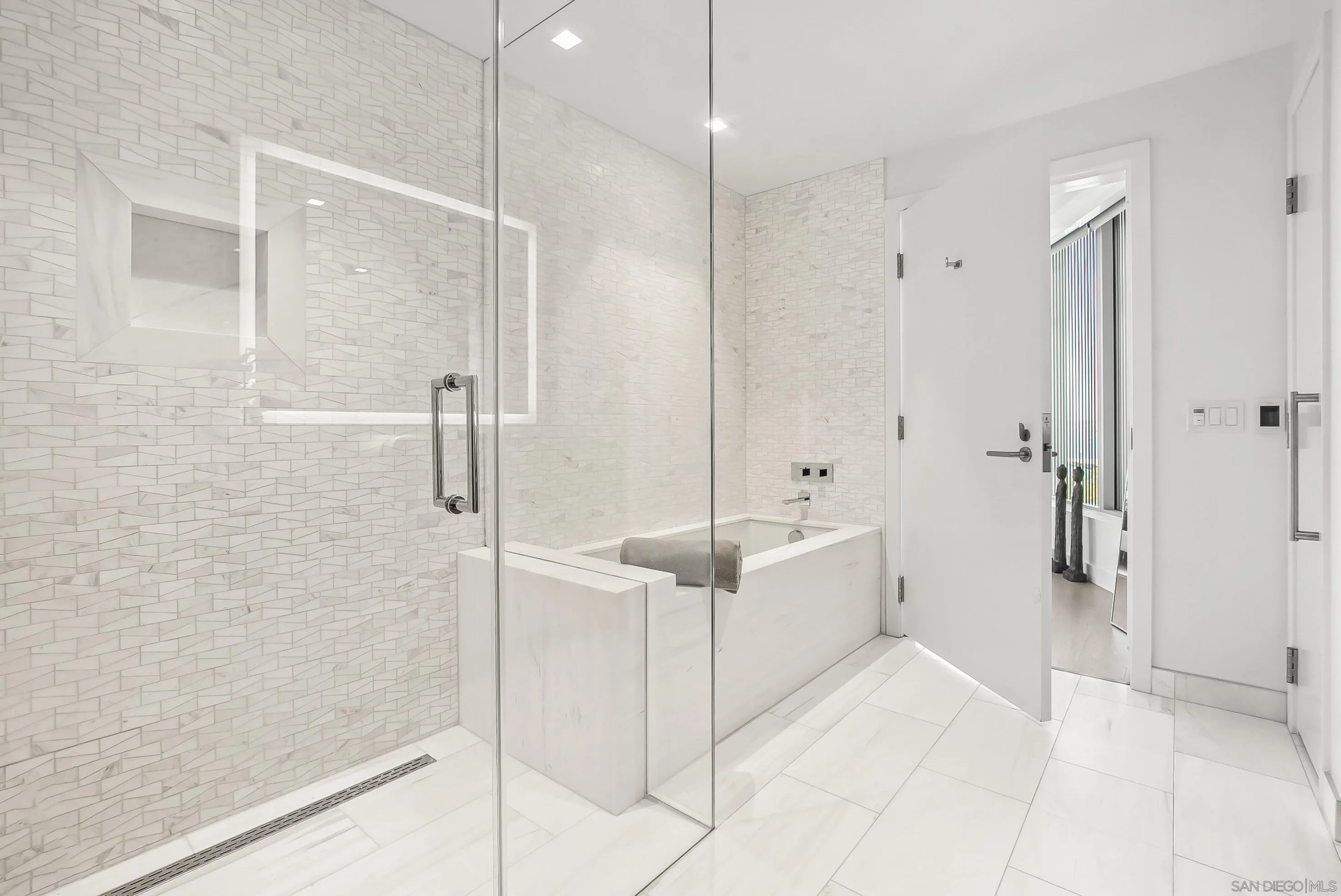 888 W E Street Unit 902