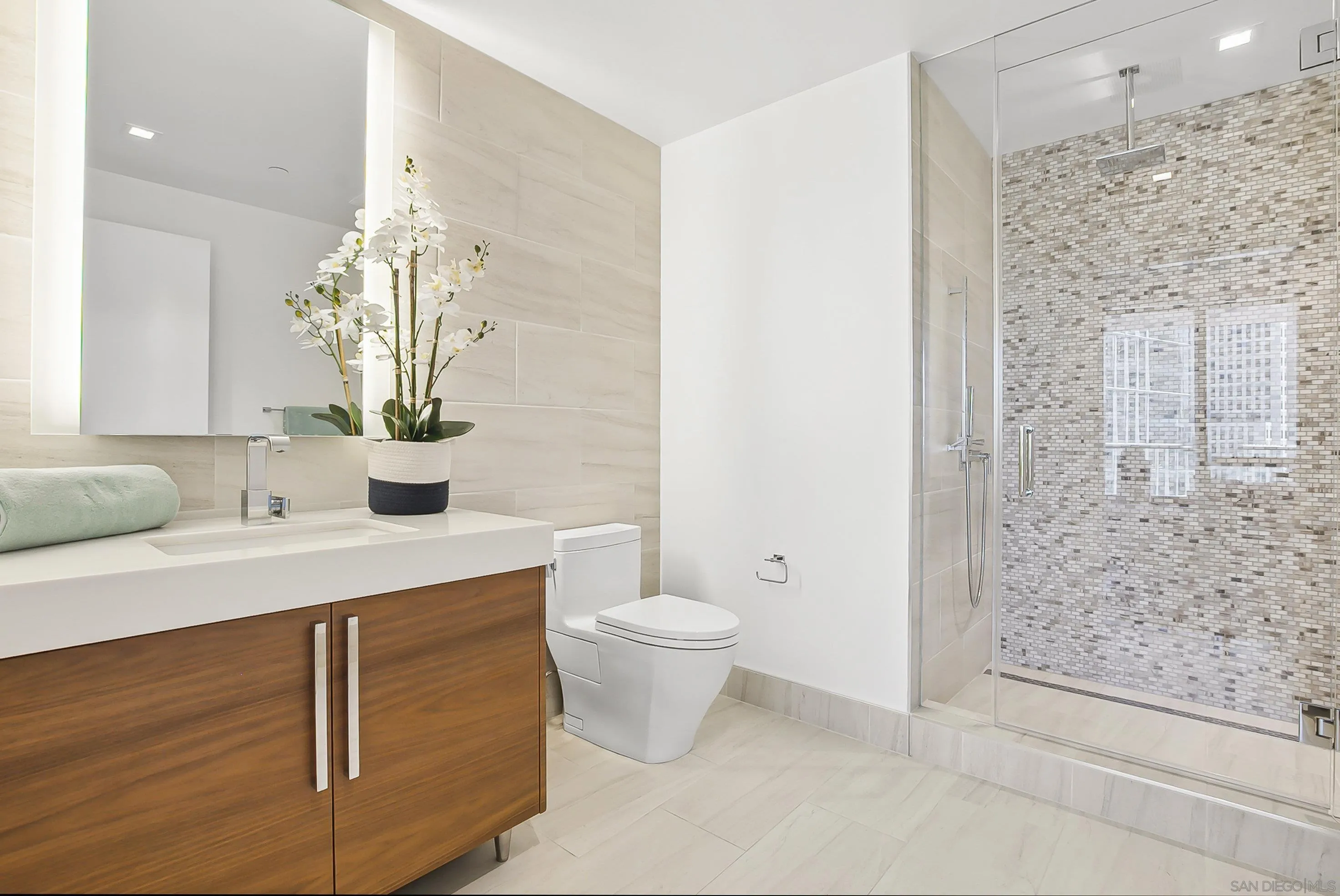 888 W E Street Unit 902