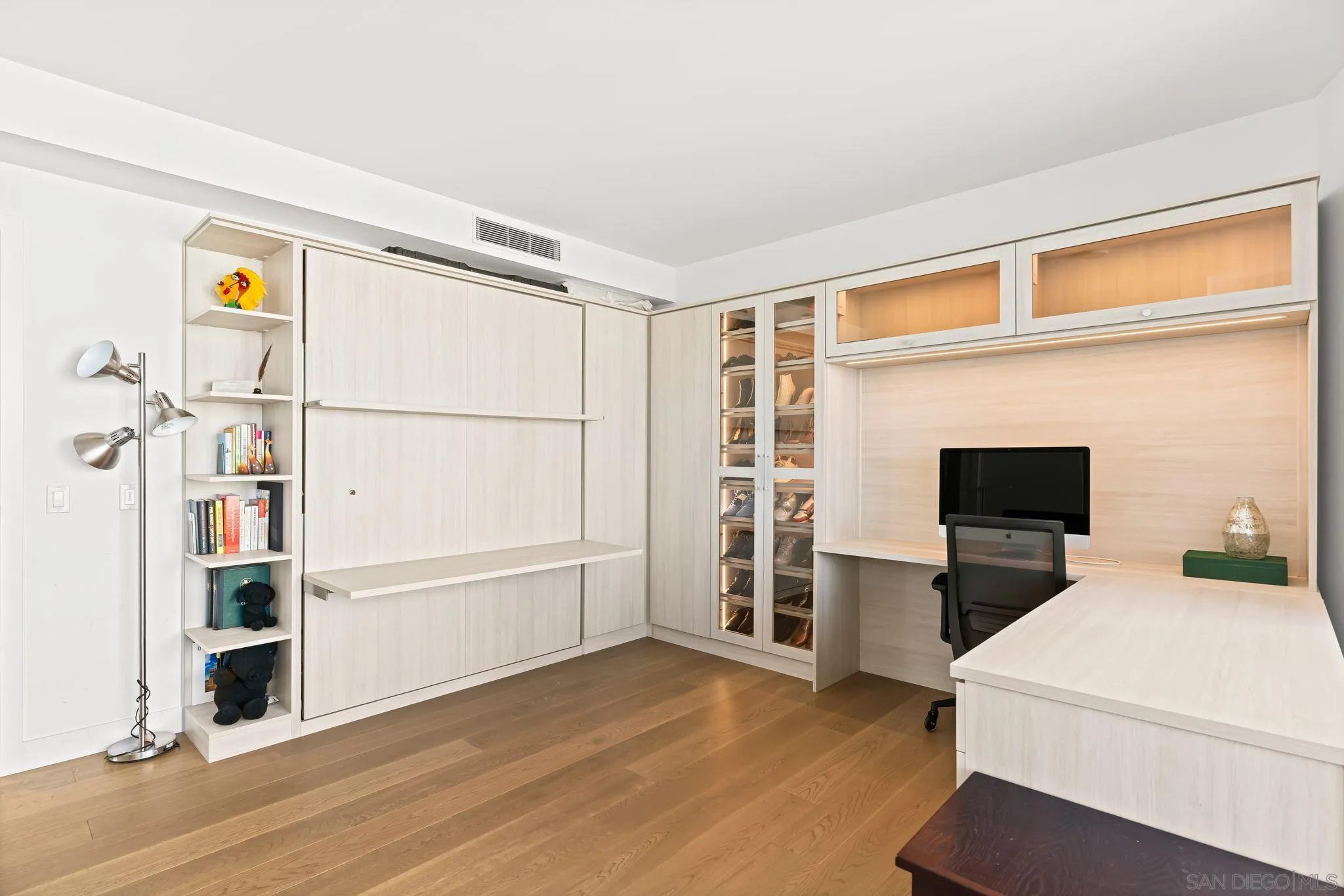 888 W E Street Unit 2004