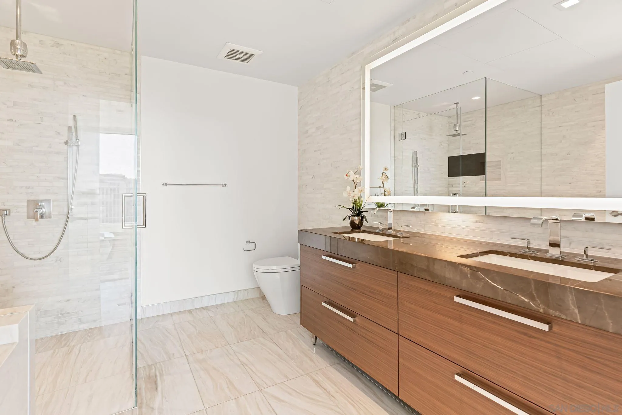 888 W E Street Unit 2004