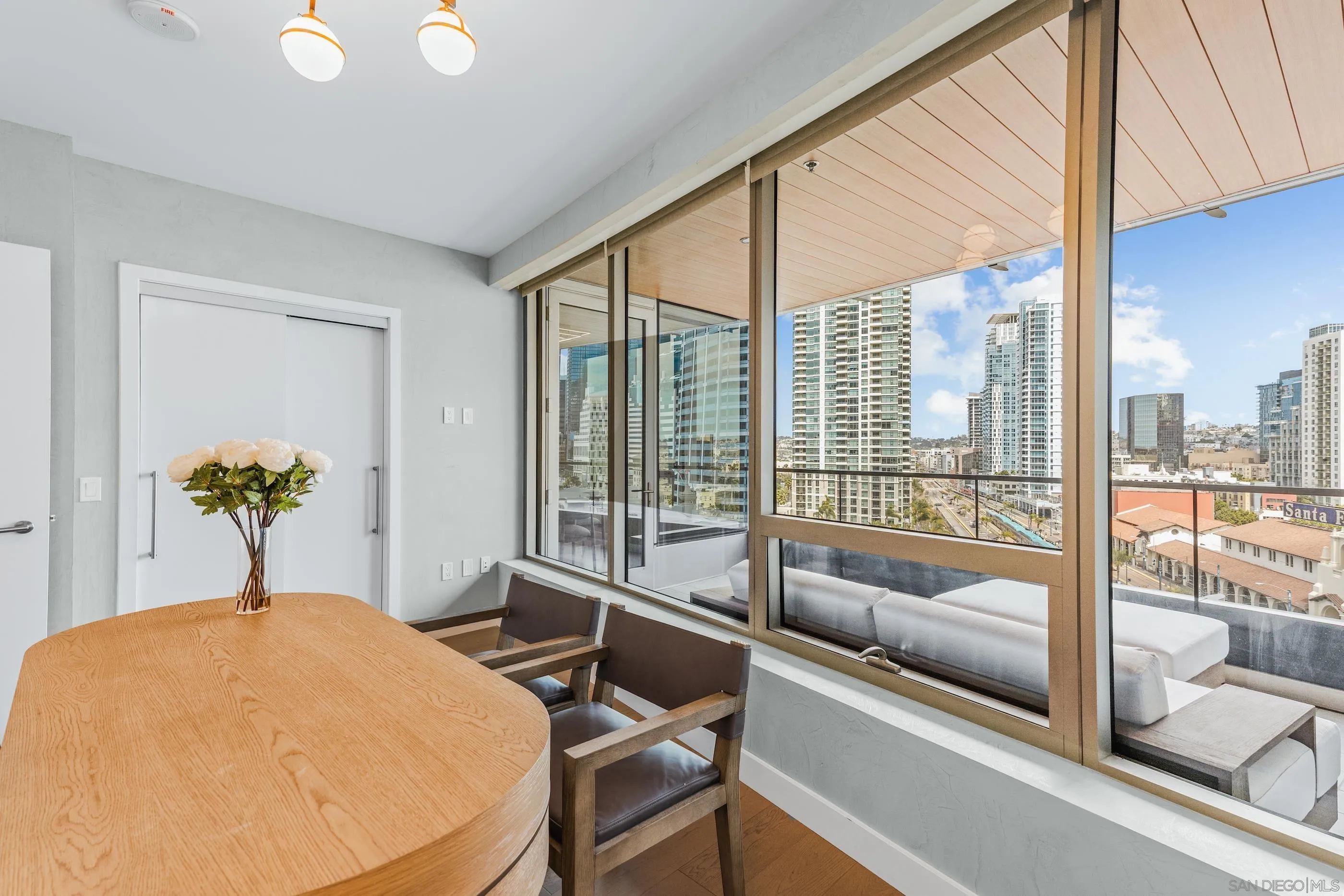 888 W E Street Unit 1106, San Diego Unit: 1106