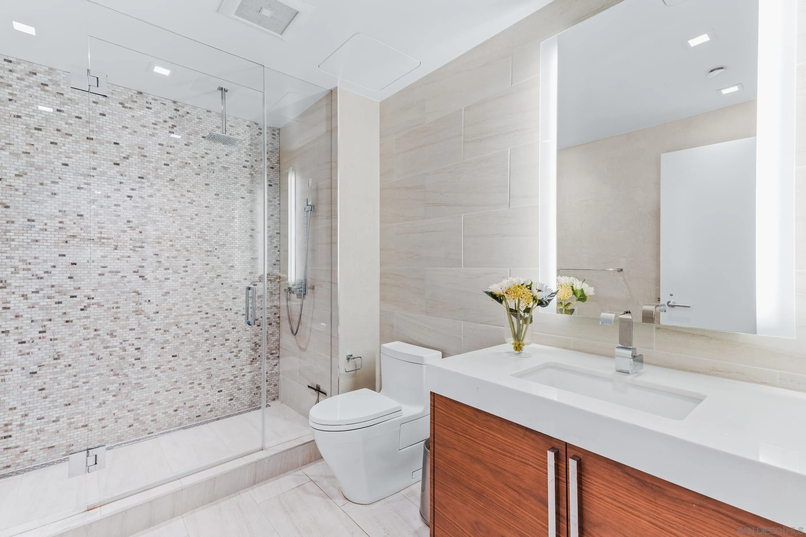 888 W E Street Unit 1106, San Diego Unit: 1106