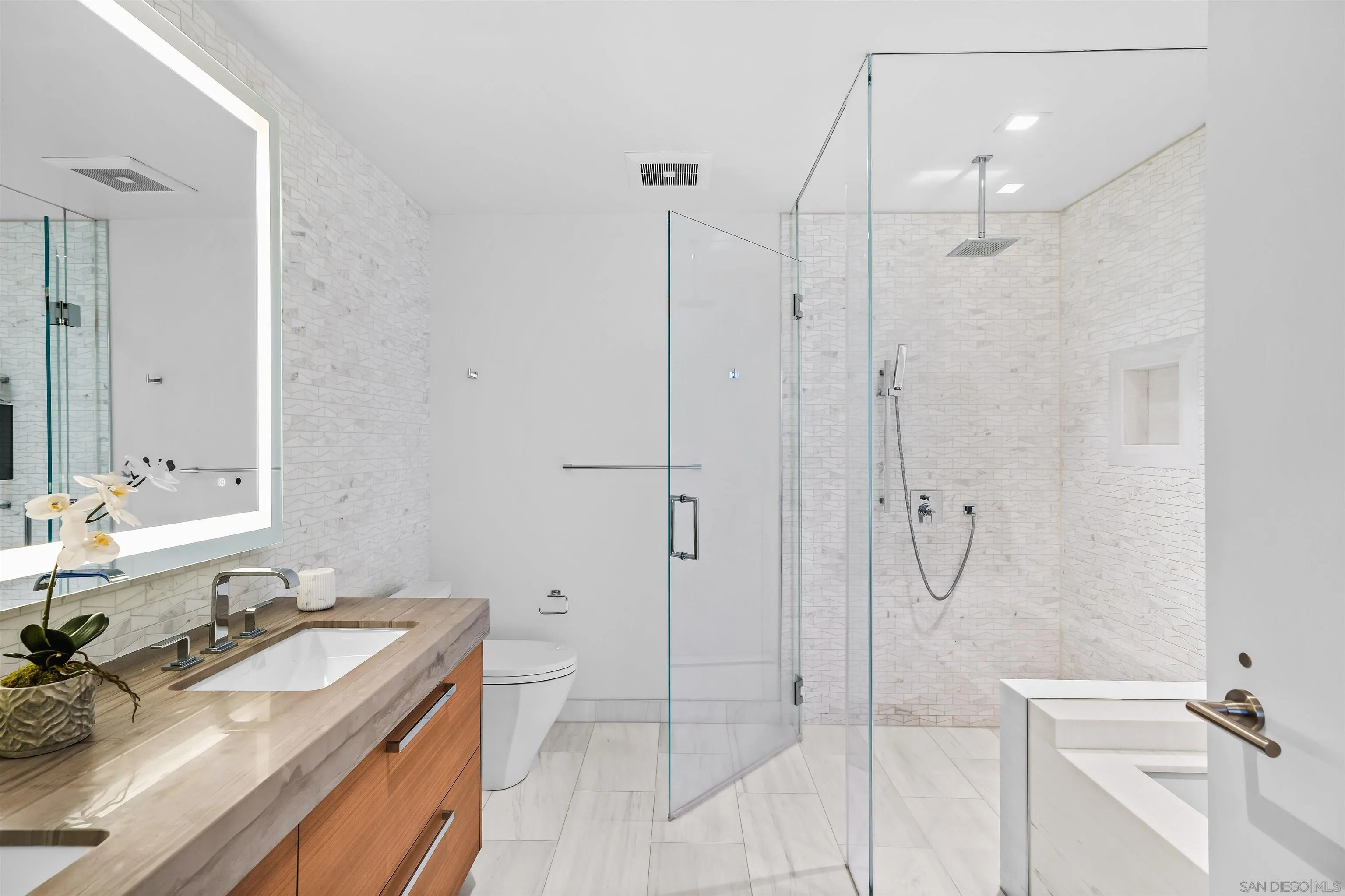 888 W E Street Unit 3101