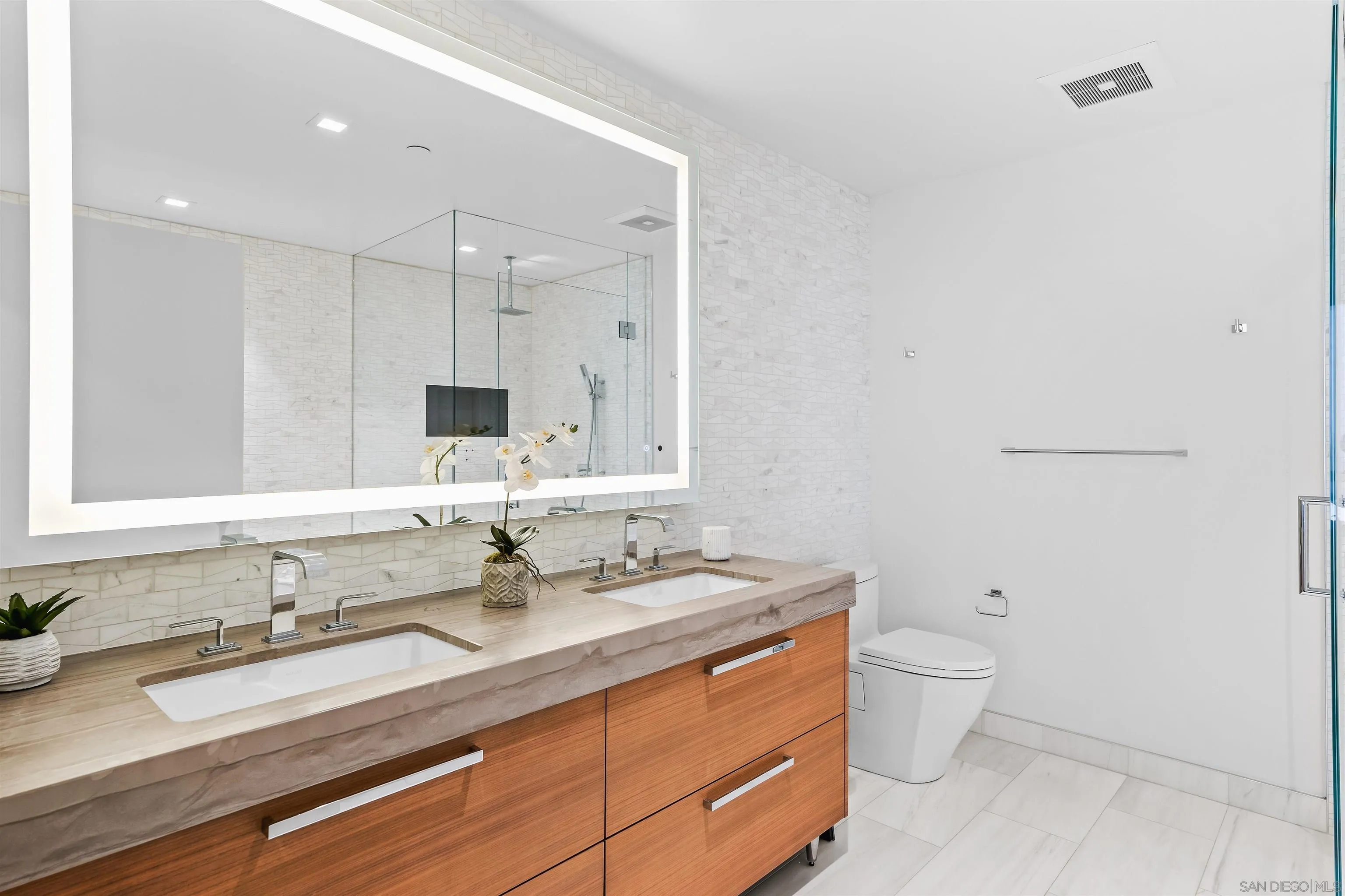 888 W E Street Unit 3101