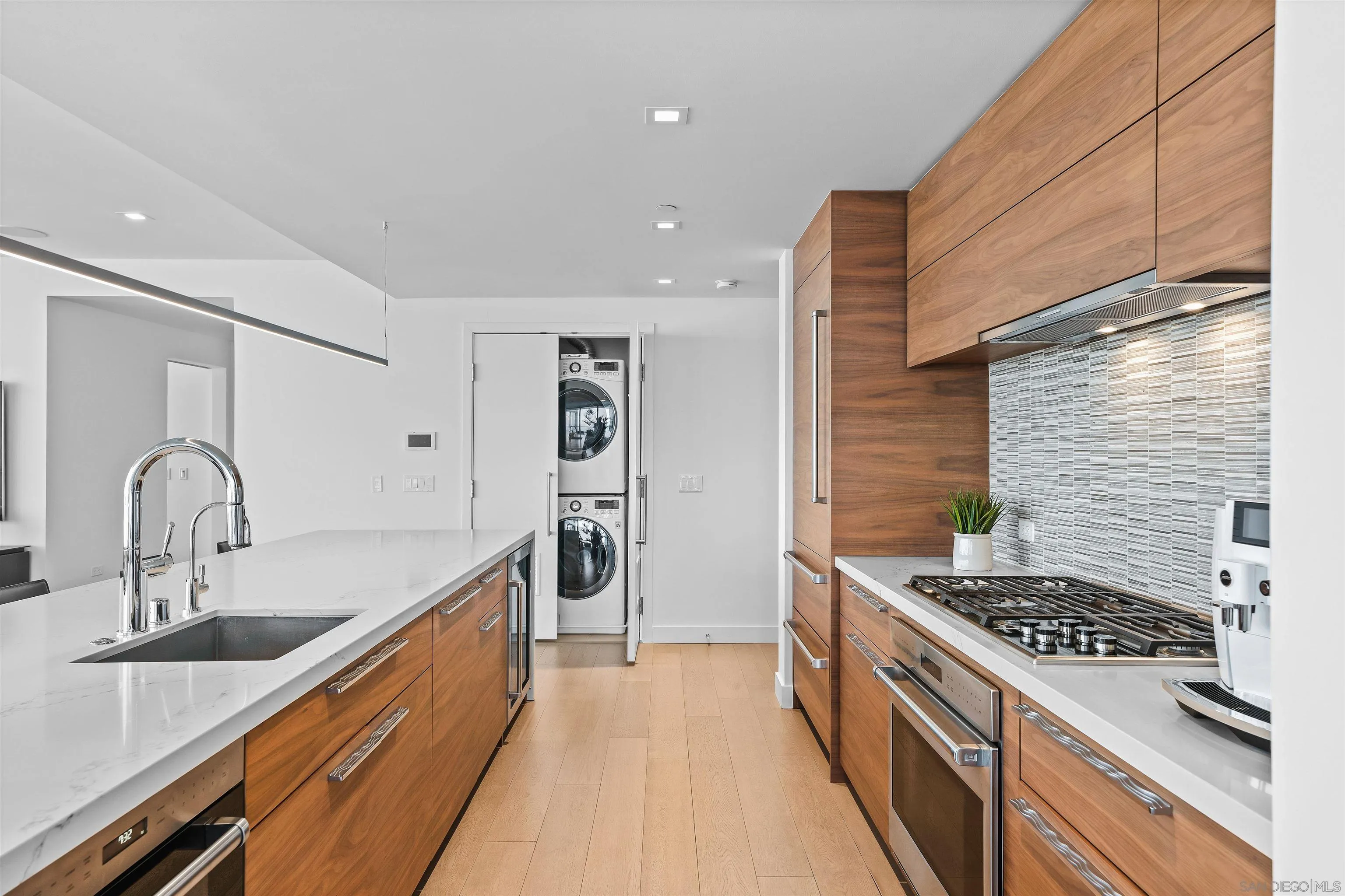 888 W E Street Unit 3101