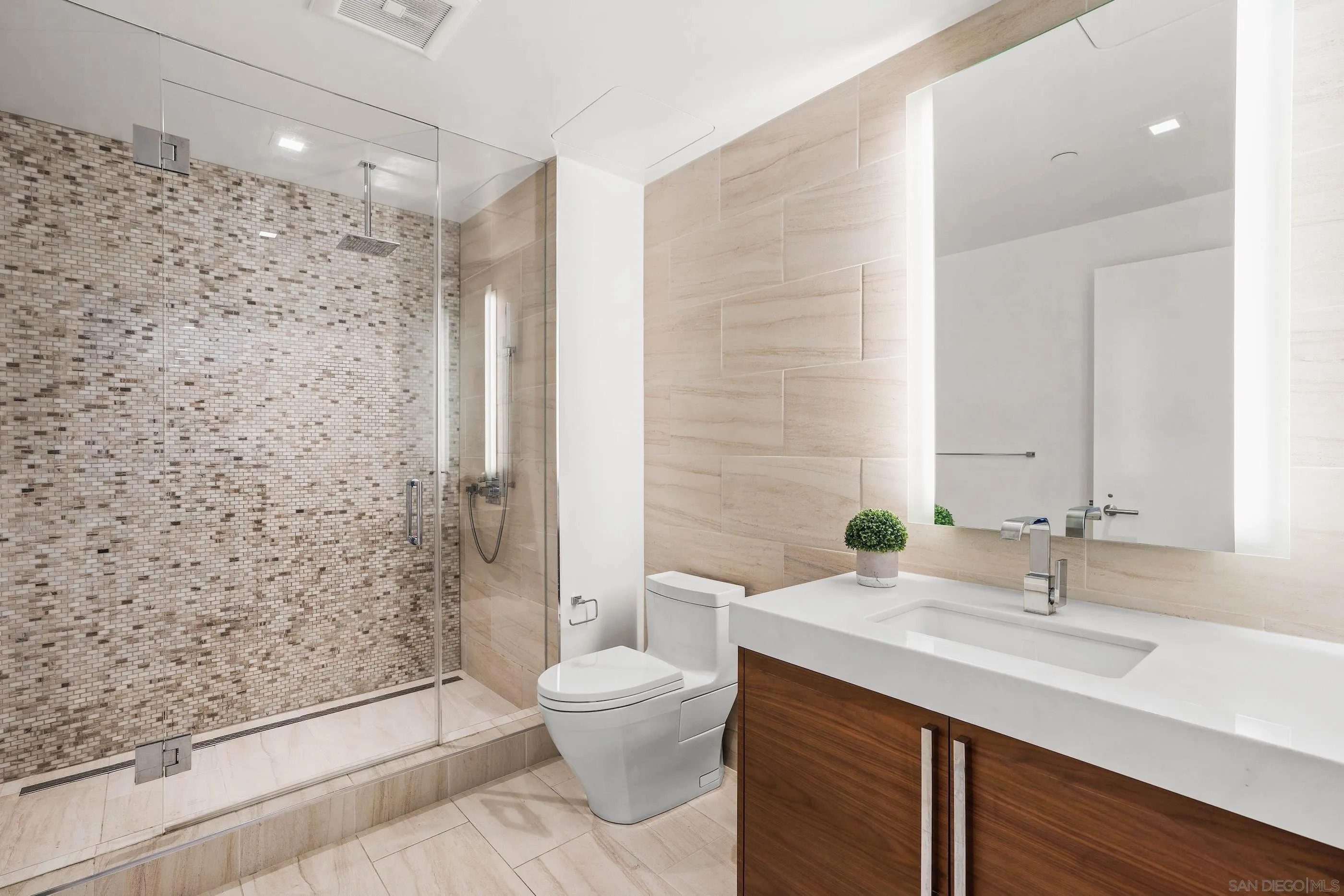 888 W E Street Unit 2206