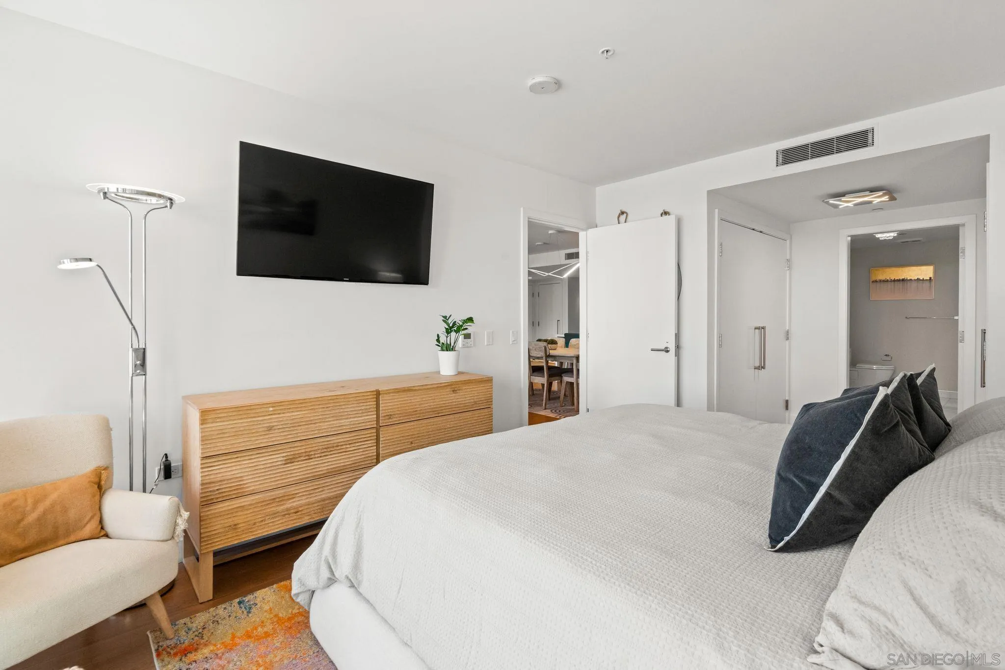 888 W E Street Unit 307