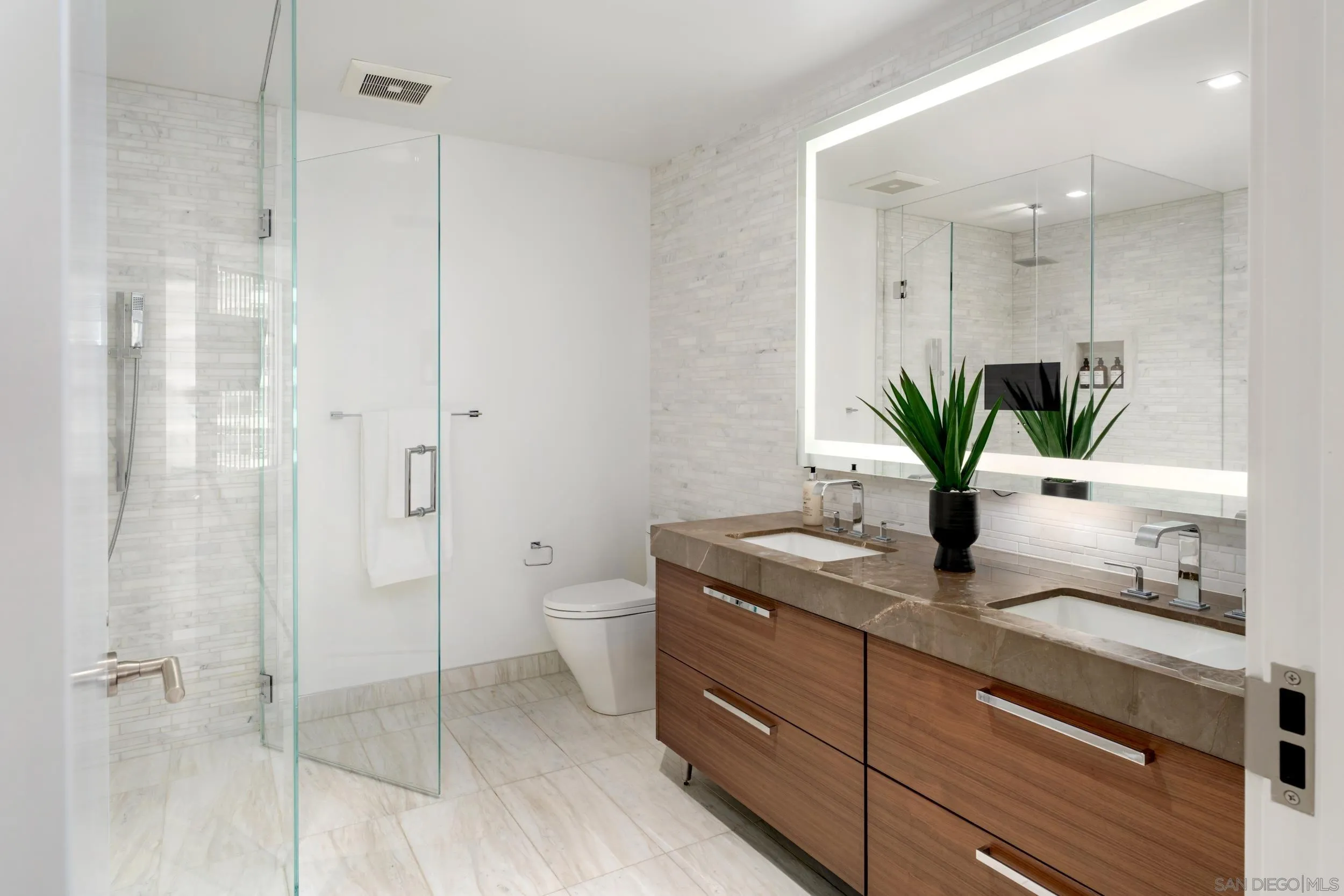 888 W E Street Unit 1105