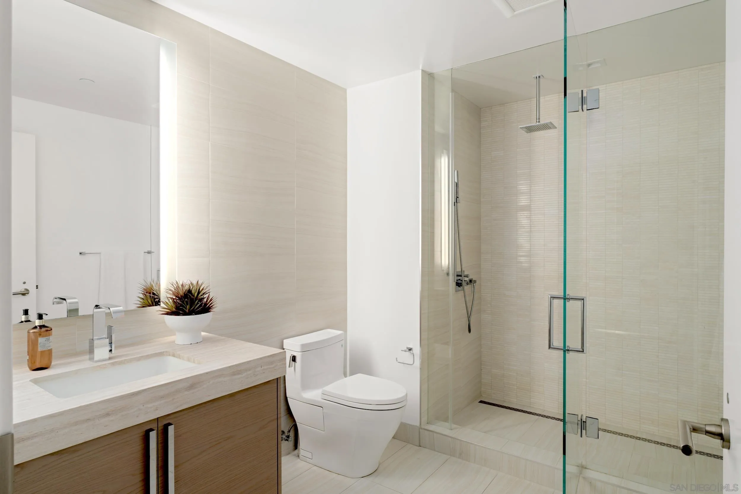 888 W E Street Unit 1105