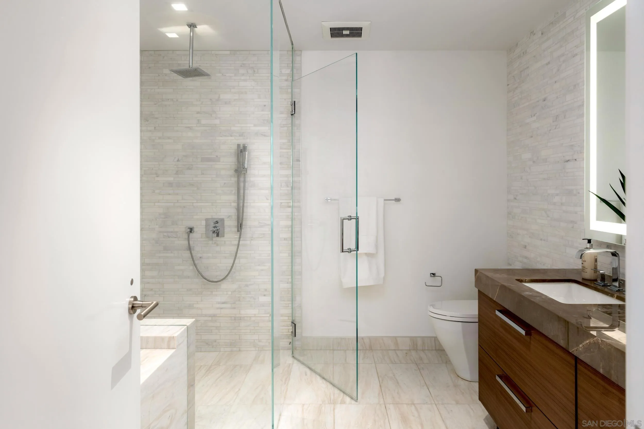 888 W E Street Unit 1105