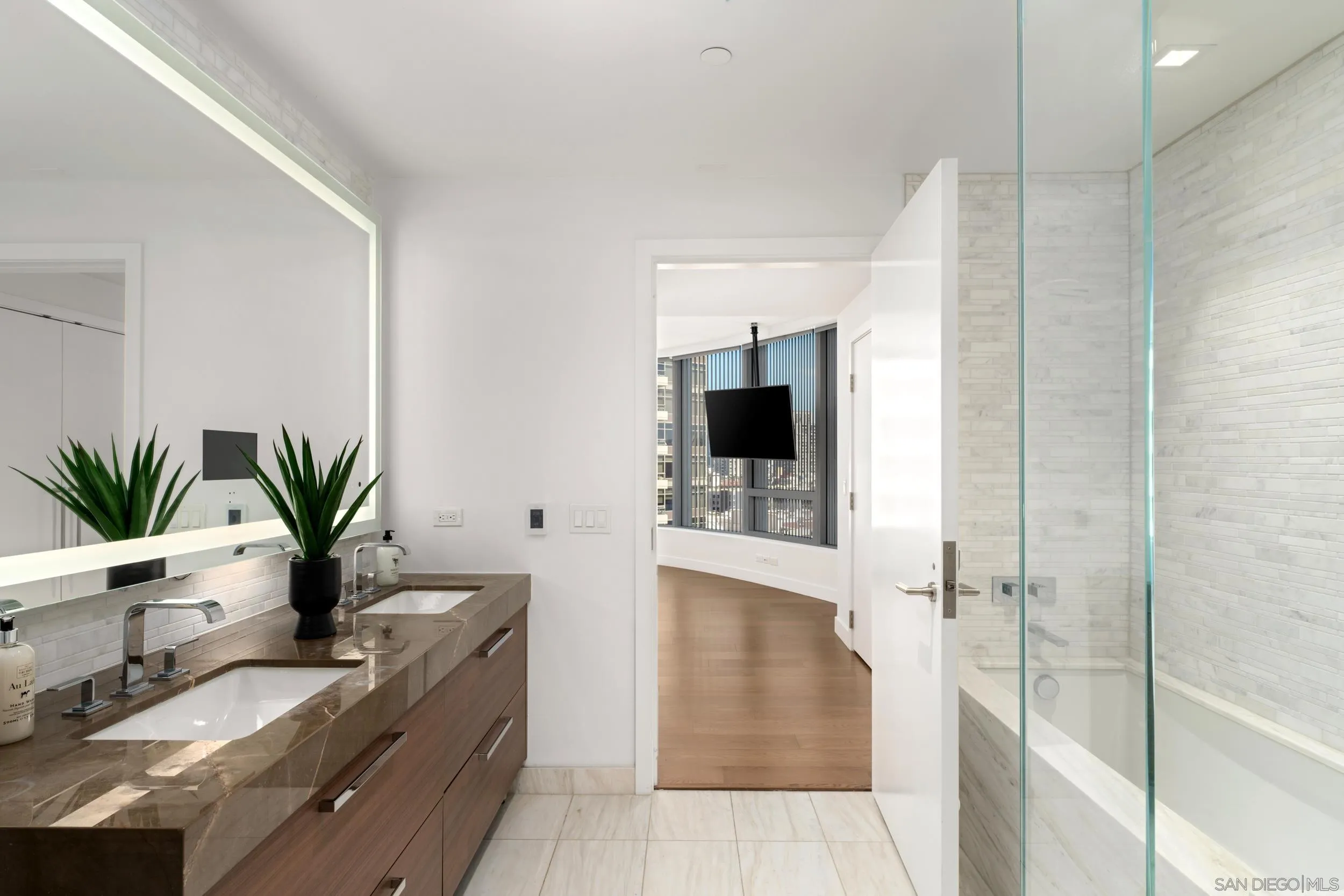 888 W E Street Unit 1105