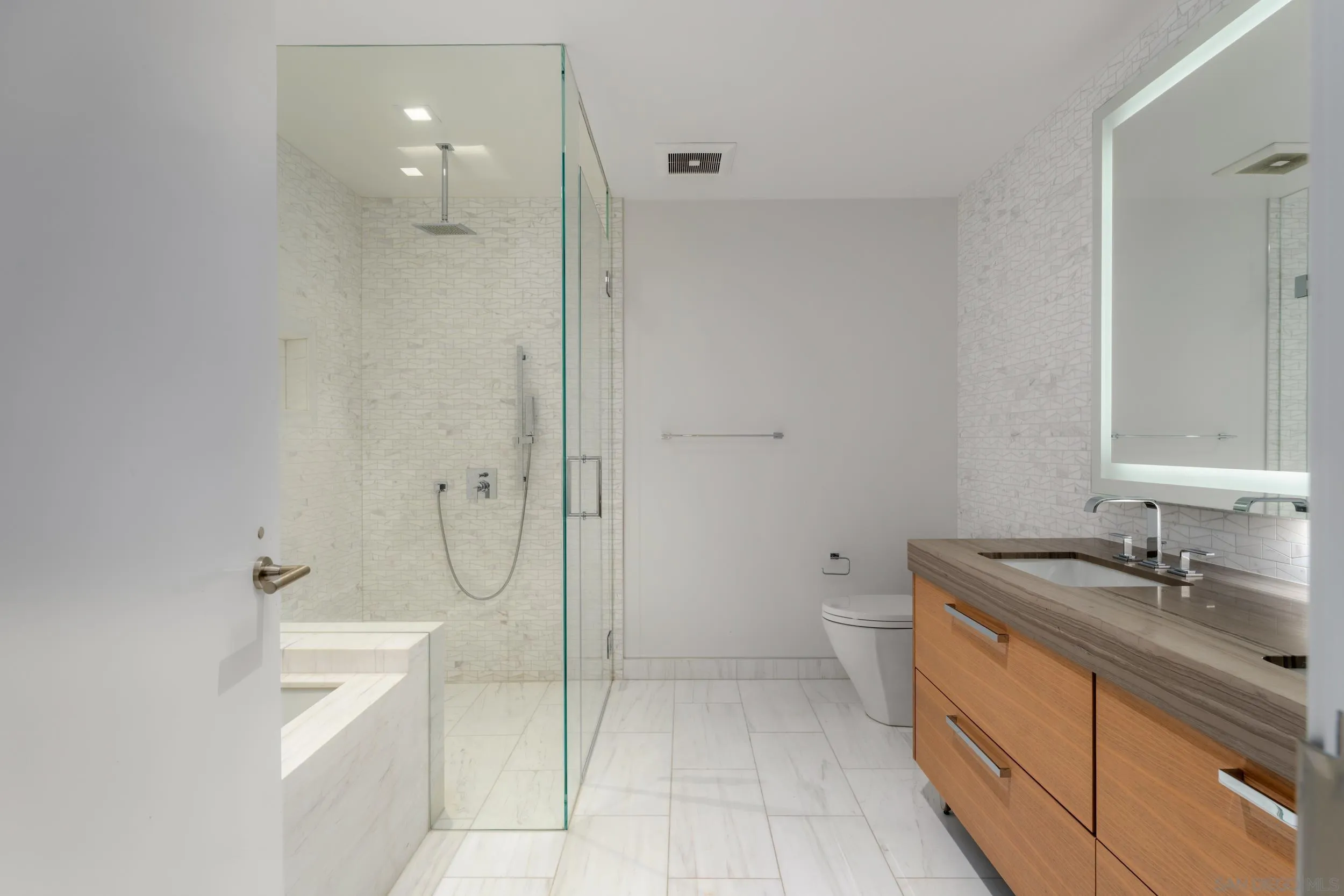 888 W E Street Unit 3105
