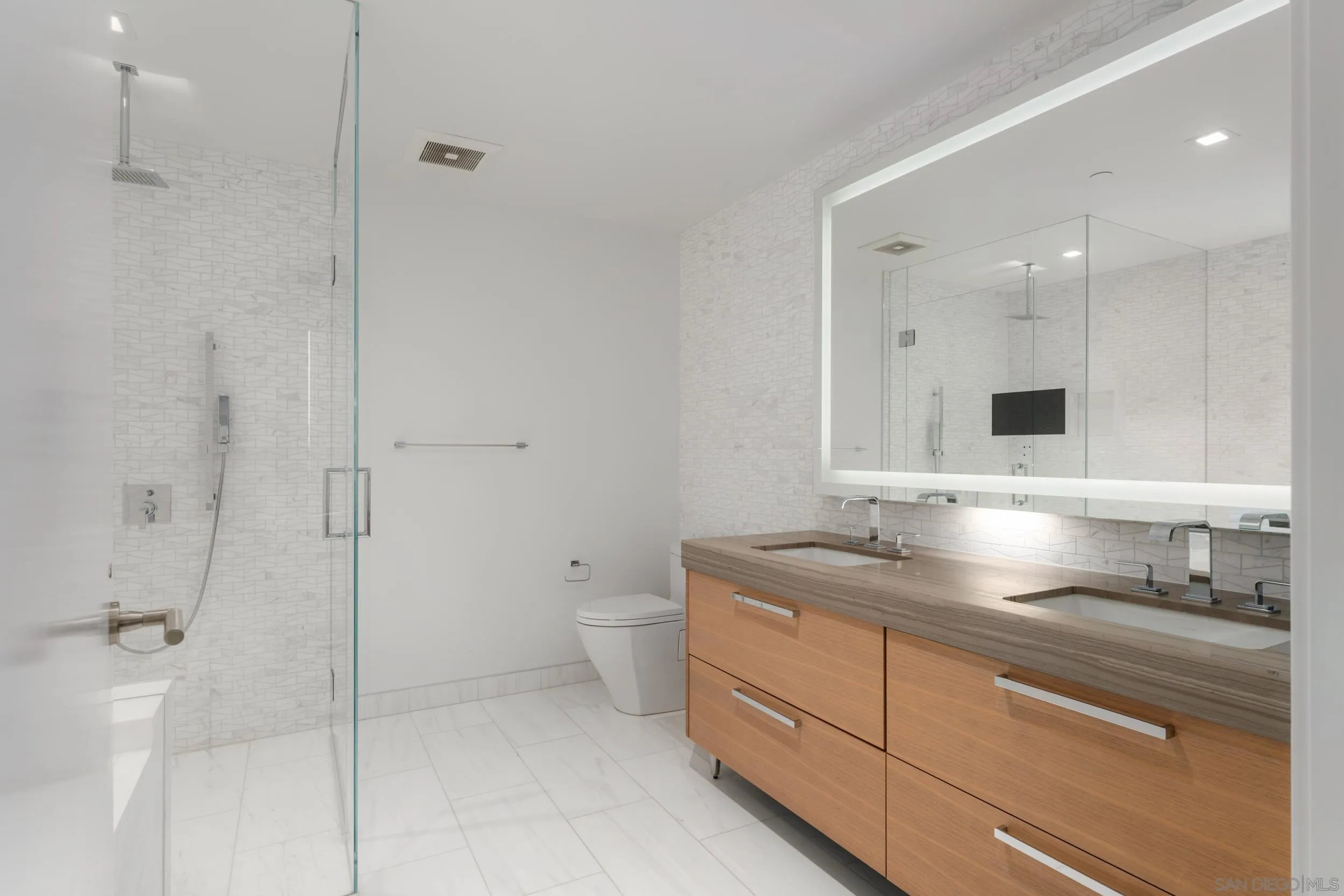 888 W E Street Unit 3105
