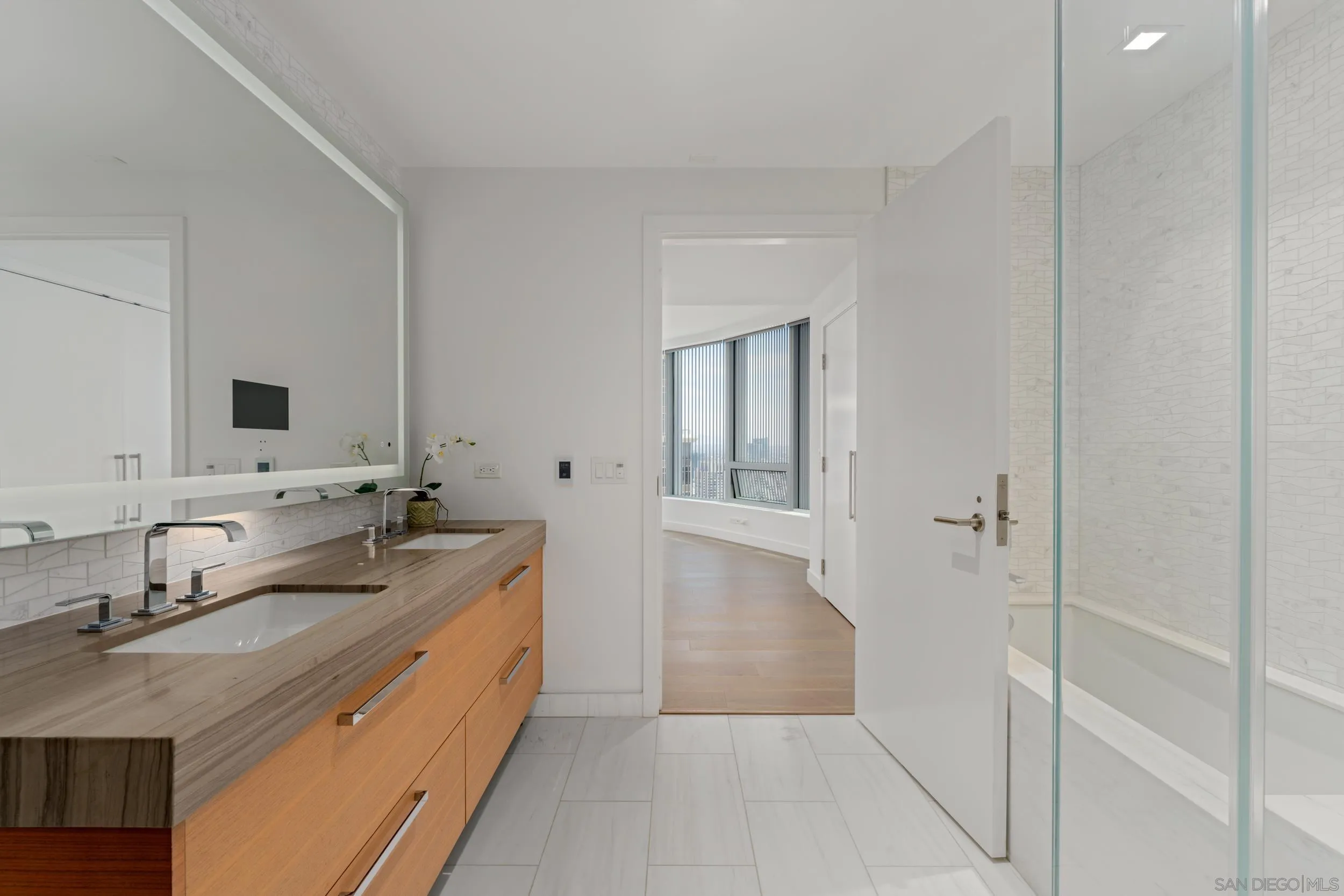888 W E Street Unit 3105