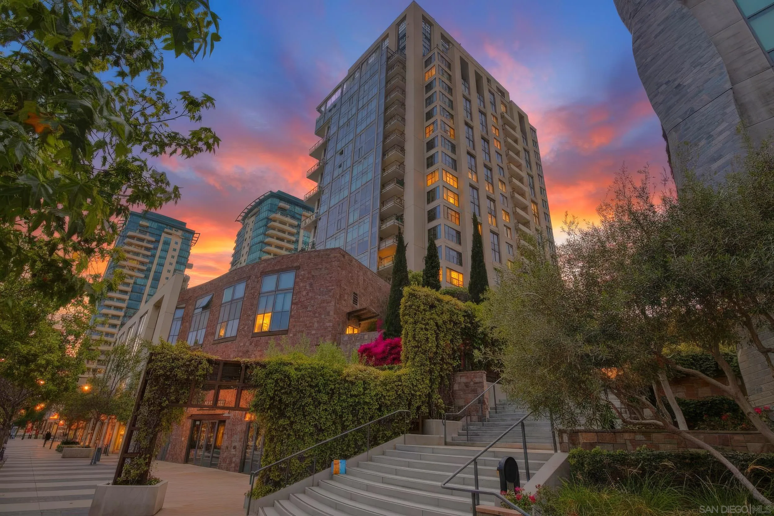645 Front St Unit 1208