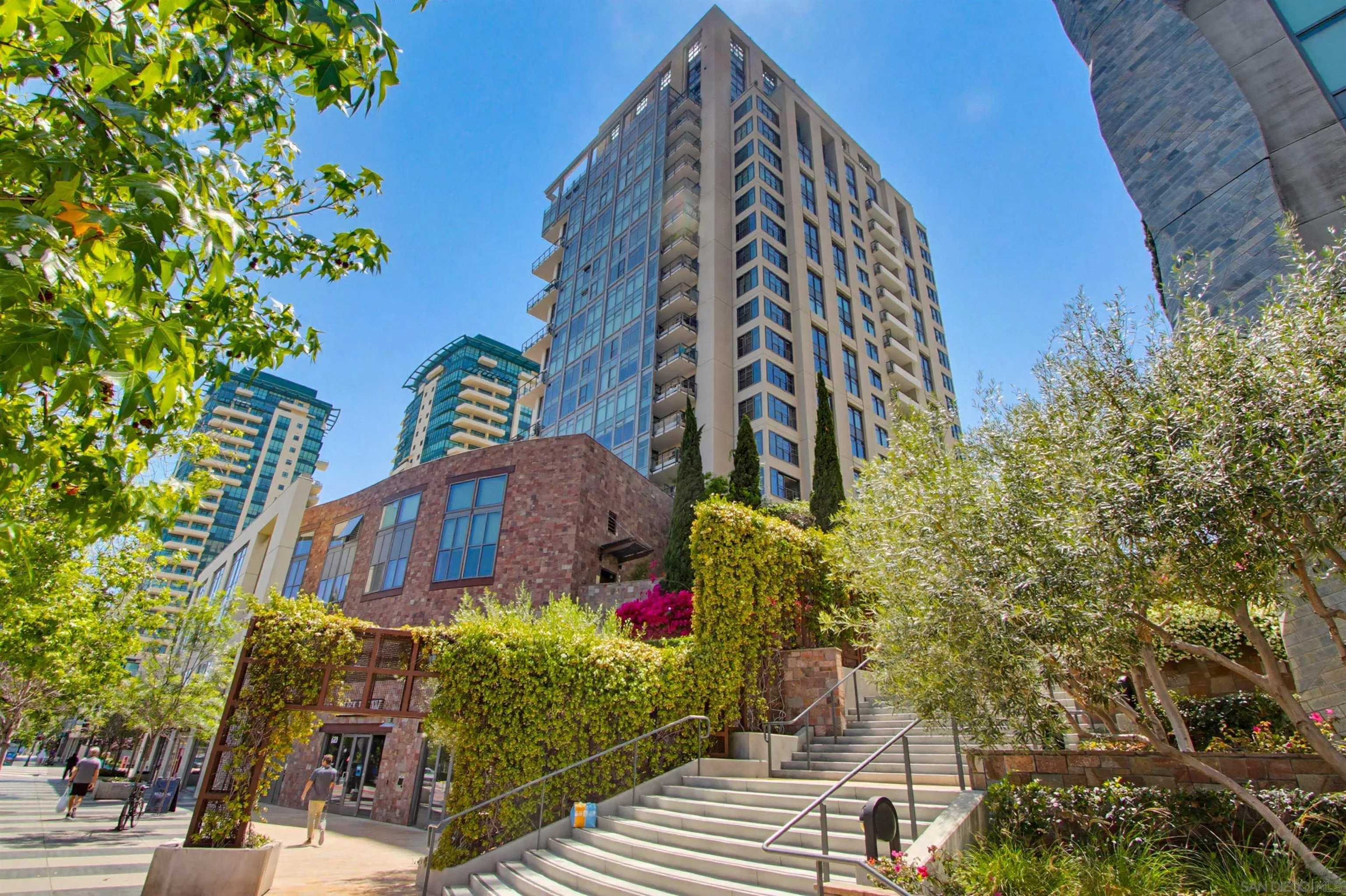 645 Front St Unit 1208