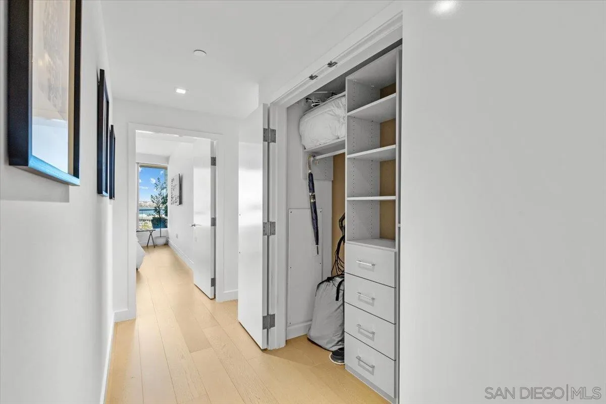 888 W E Street Unit 1001