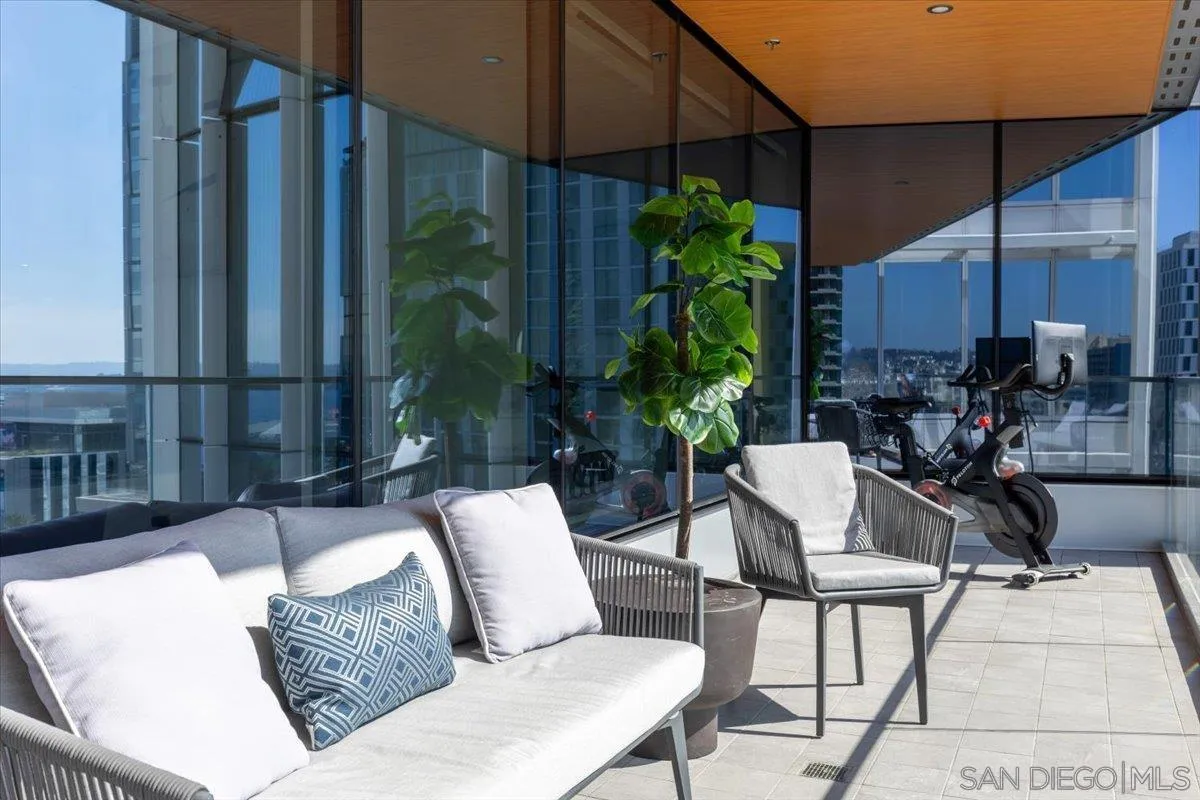 888 W E Street Unit 1001