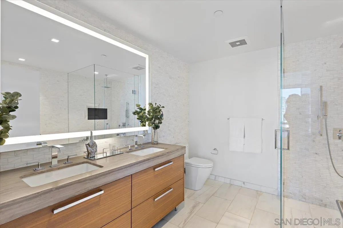 888 W E Street Unit 1001